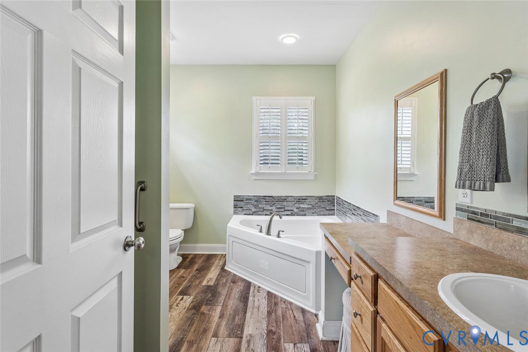 1875 Abbeyfield Road Maidens, VA 23102 - Photo 26 of 82 Primary bathroom bath