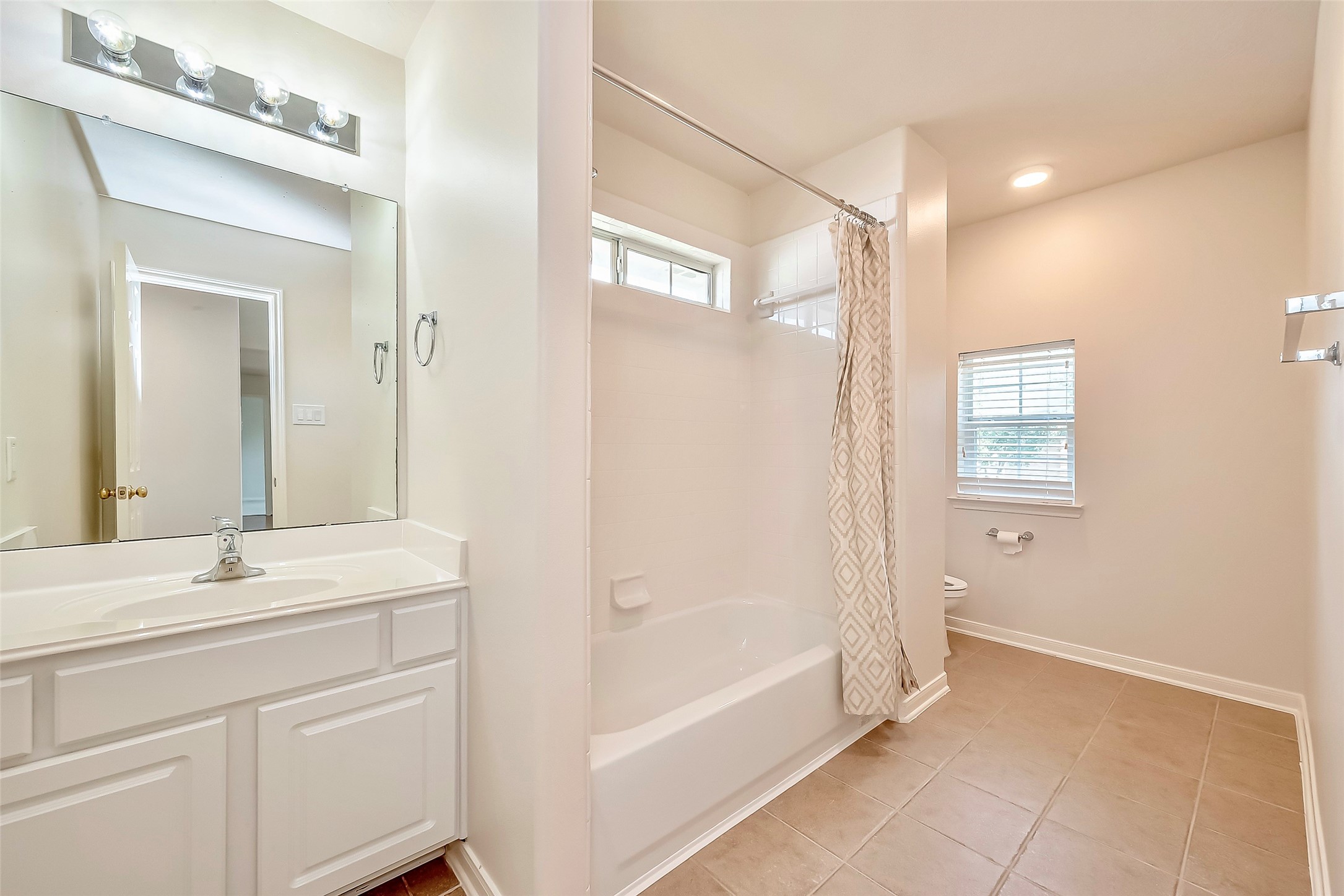5506 Flower Grove Court Rosharon, TX 77583 - Photo 21 of 30 Second Bathroom
