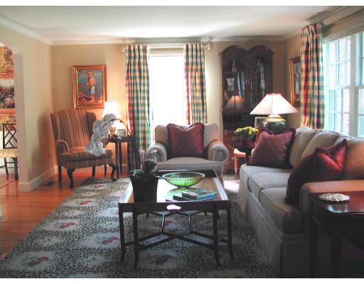 73 Chesterton Road Wellesley, MA 02481 - Photo 2 of 15