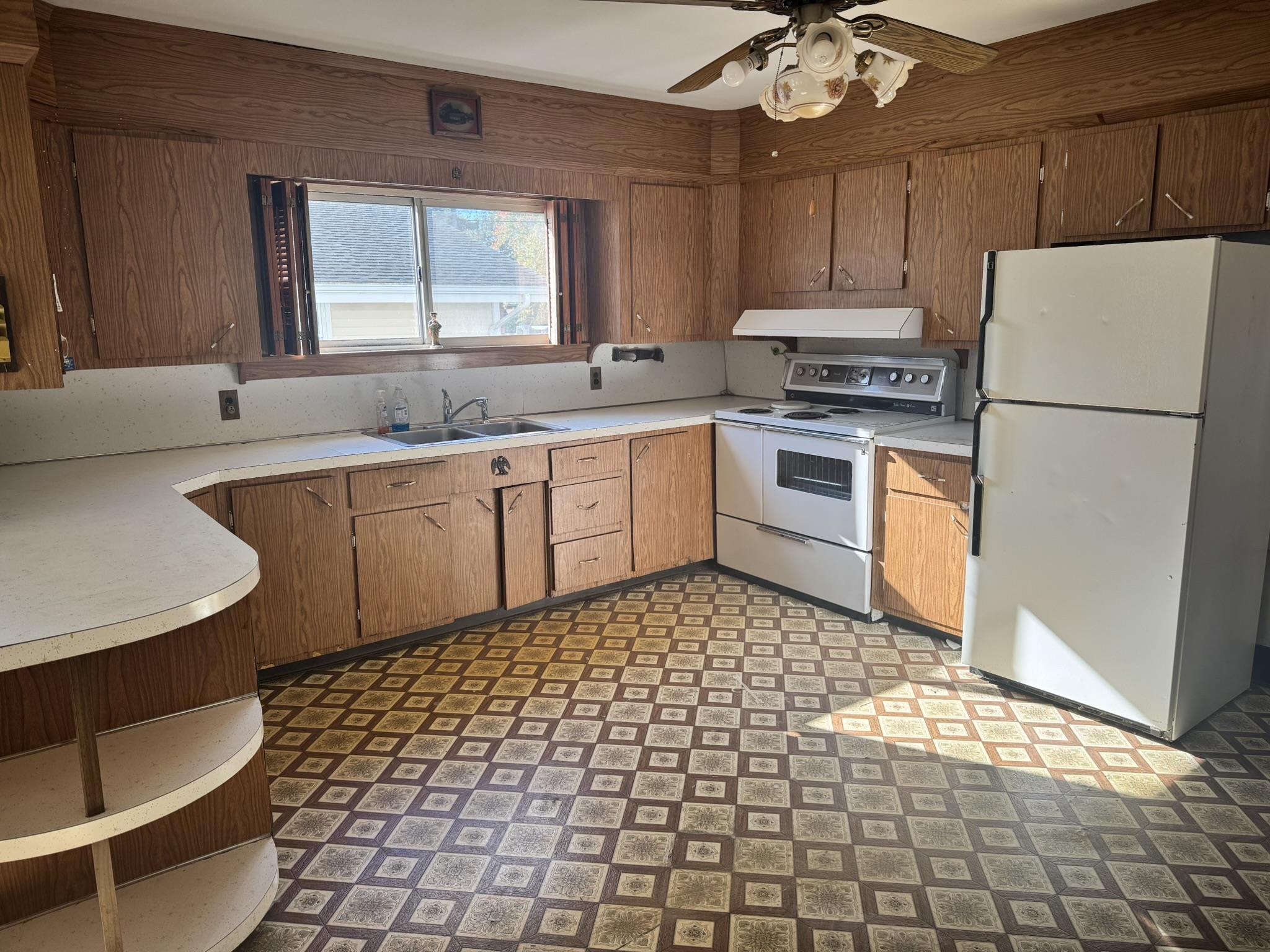 99 Becker Street Manchester, NH 03102 - Photo 3 of 9 Gallery Image 3