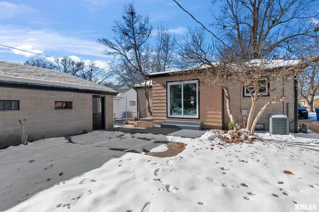 $167,900 | 2308 South Walnut Street, Springfield, IL 62704