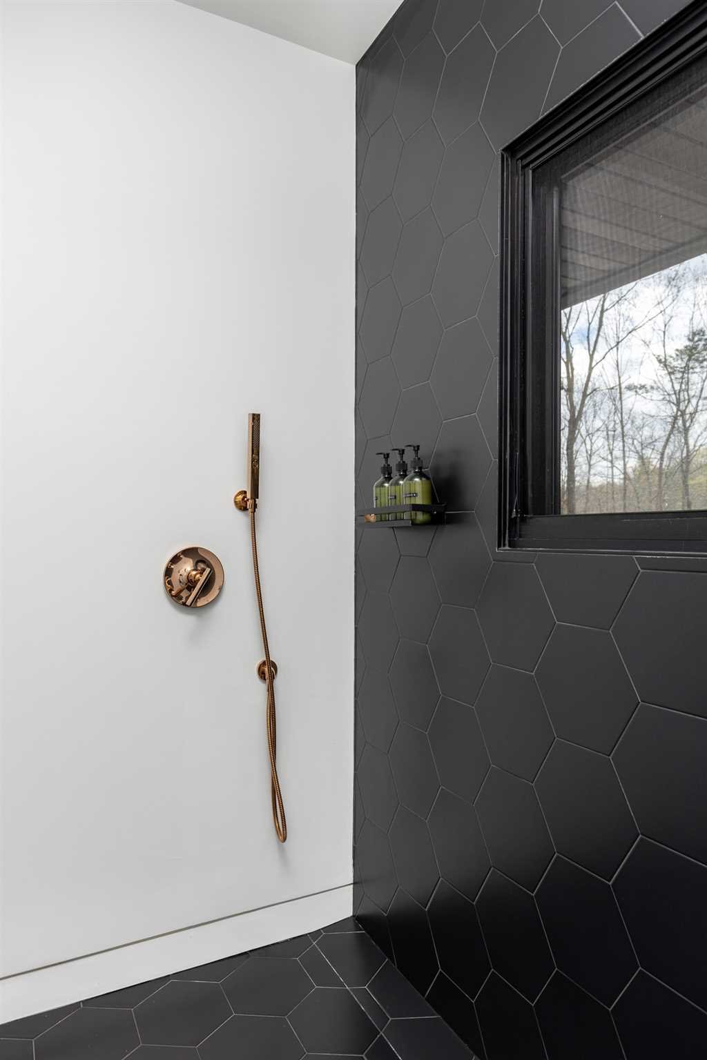 283 Willow Glen Road Milan, NY 12571 - Photo 8 of 23 a bathroom with a shower