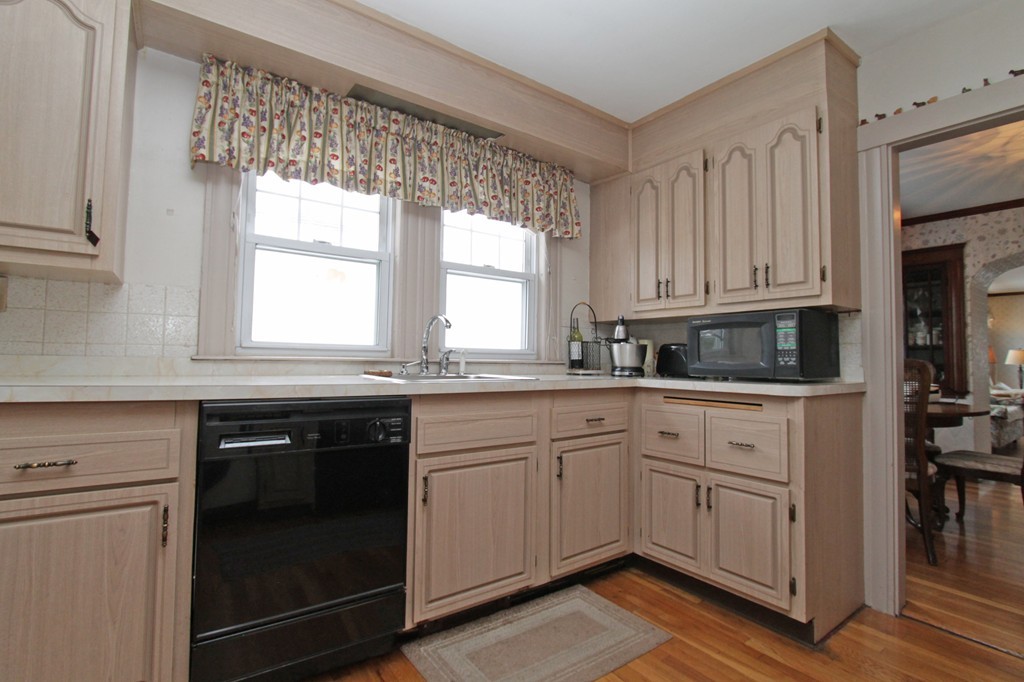 23 Acacia Road Boston, MA 02132 - Photo 6 of 15 Gallery Image 6