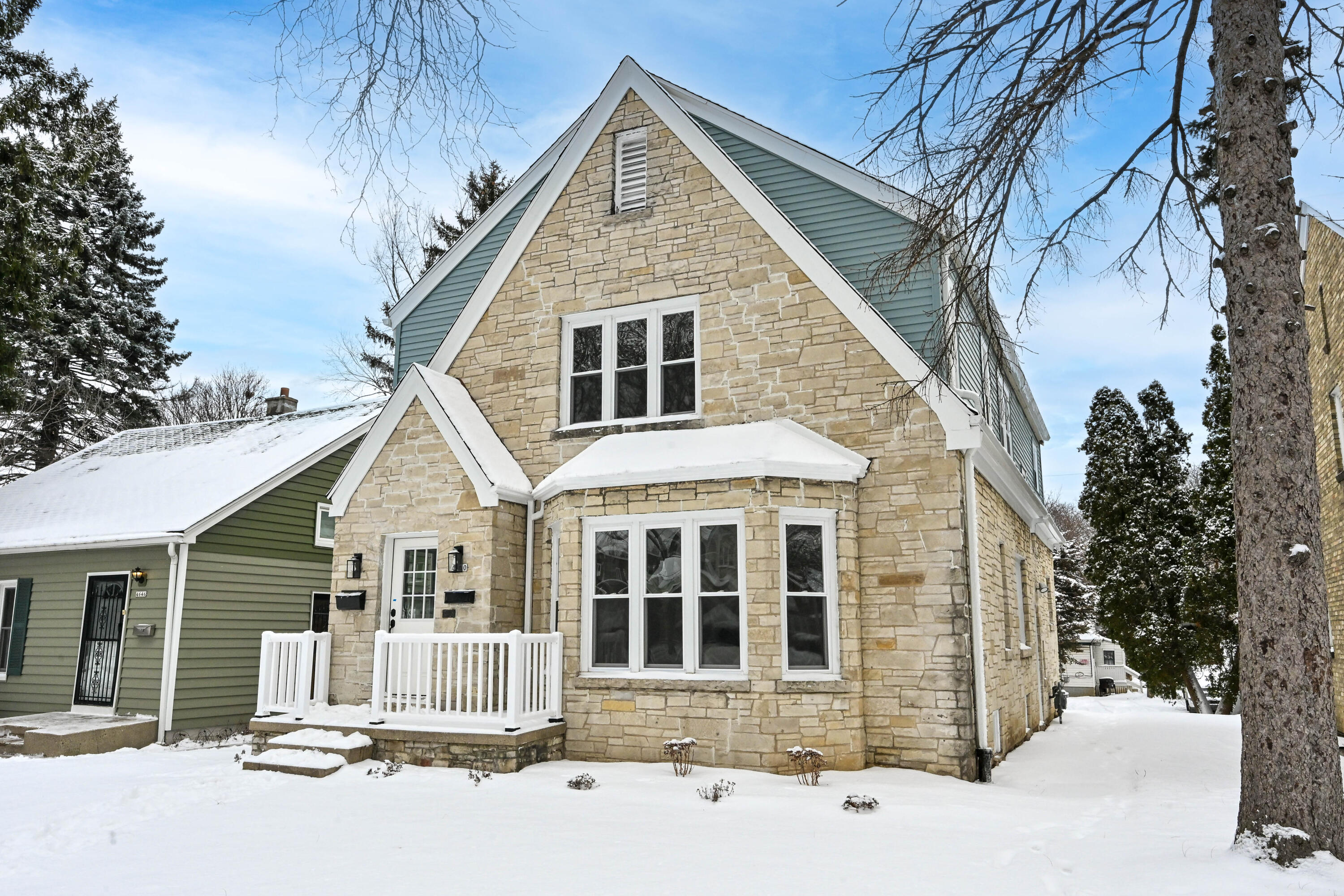 4640-4642 W Scranton Pl