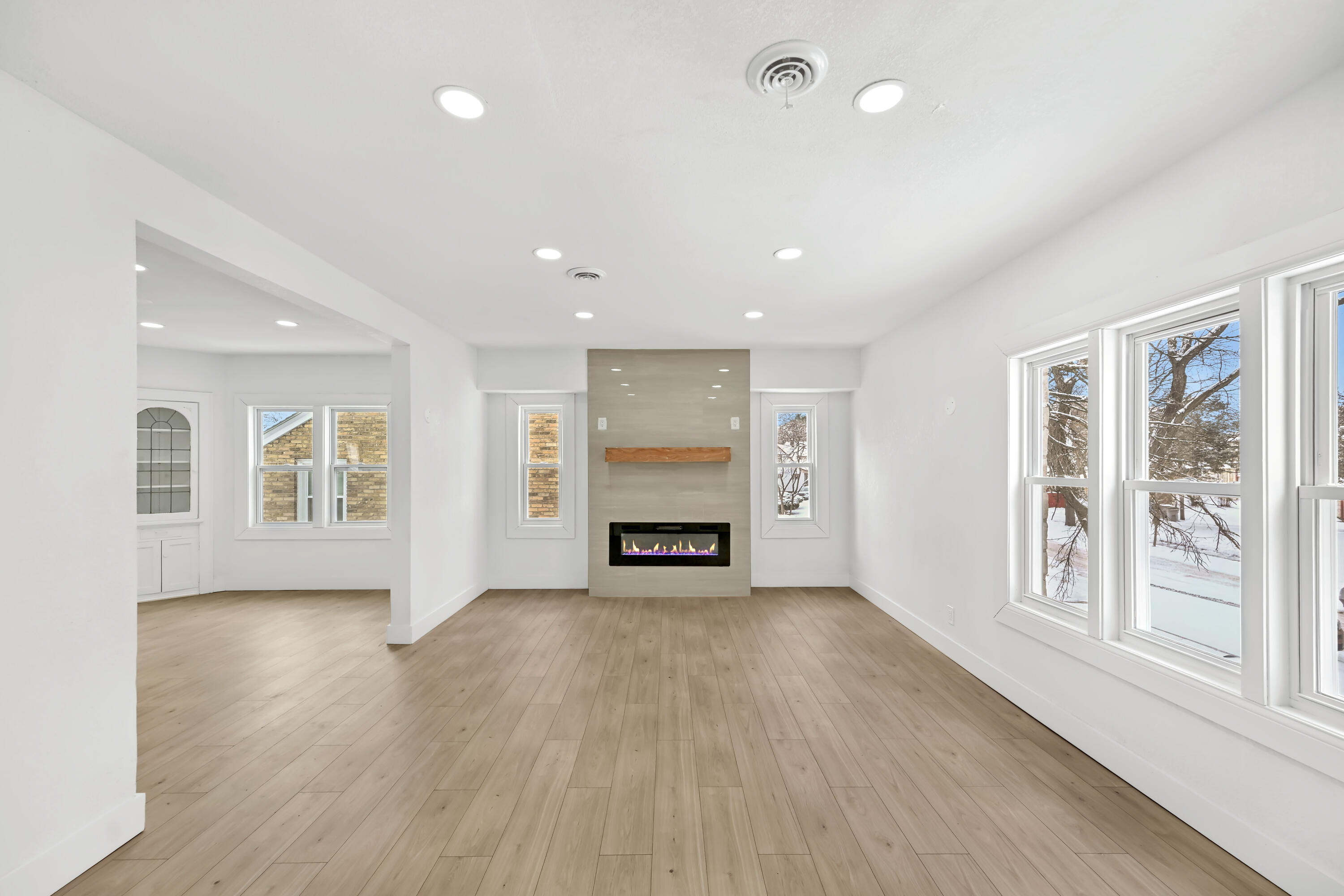 4640 West Scranton Place, Unit 4642 Milwaukee, WI 53216 - Photo 20 of 42 Living Room -Upper