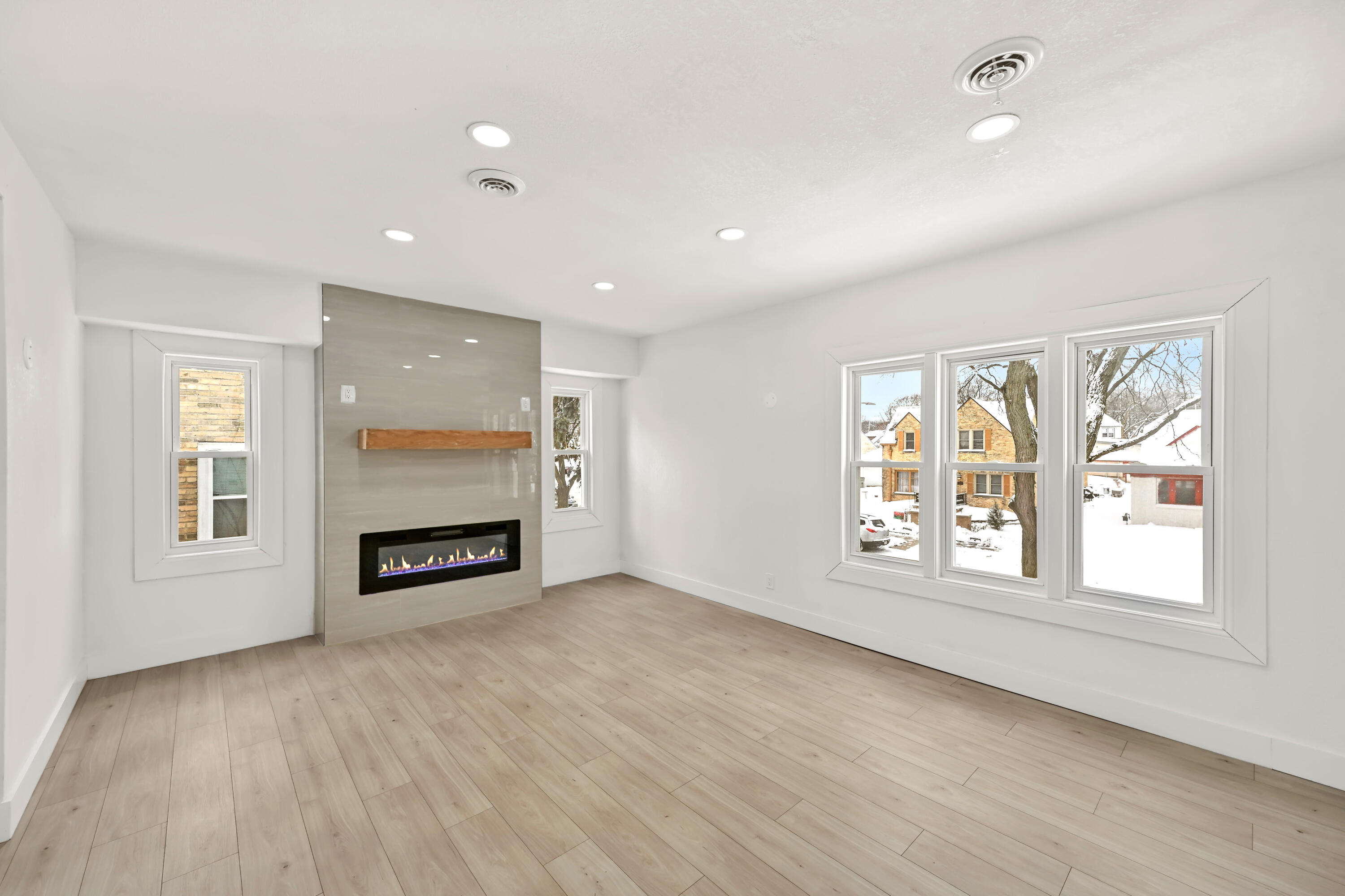 4640 West Scranton Place, Unit 4642 Milwaukee, WI 53216 - Photo 22 of 42 Living Room - Upper