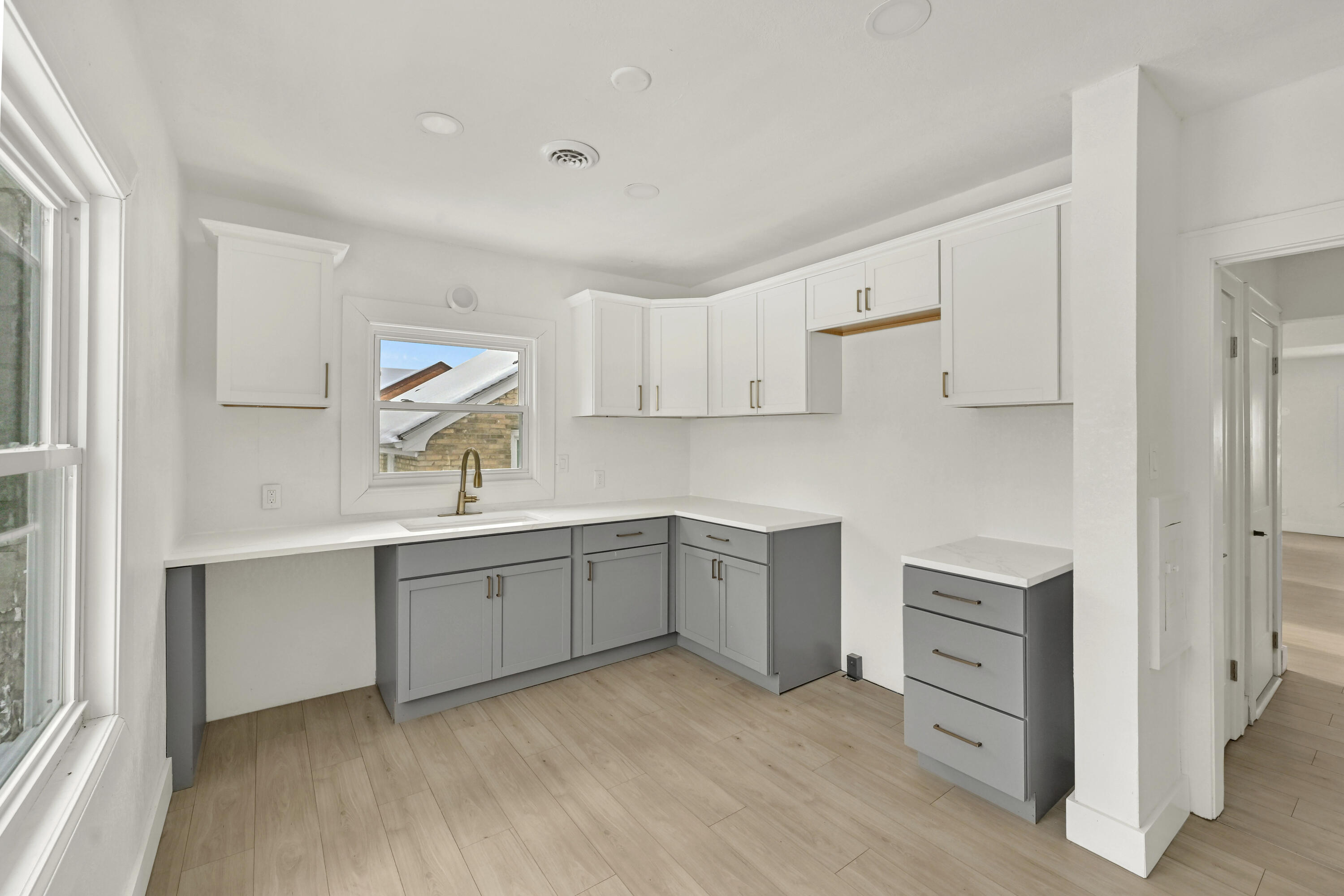 4640 West Scranton Place, Unit 4642 Milwaukee, WI 53216 - Photo 27 of 42 Kitchen - Upper