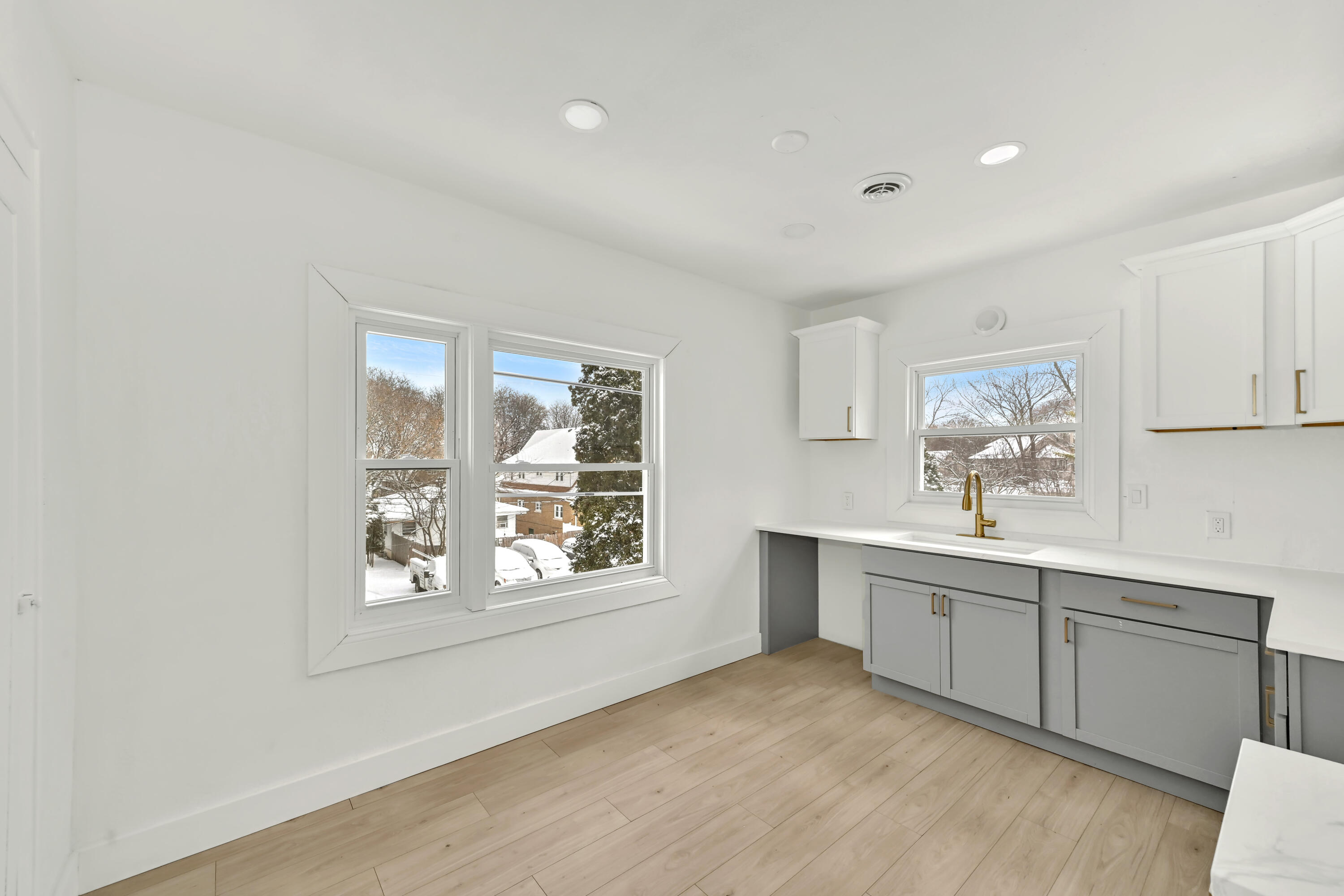 4640 West Scranton Place, Unit 4642 Milwaukee, WI 53216 - Photo 28 of 42 Kitchen - Upper