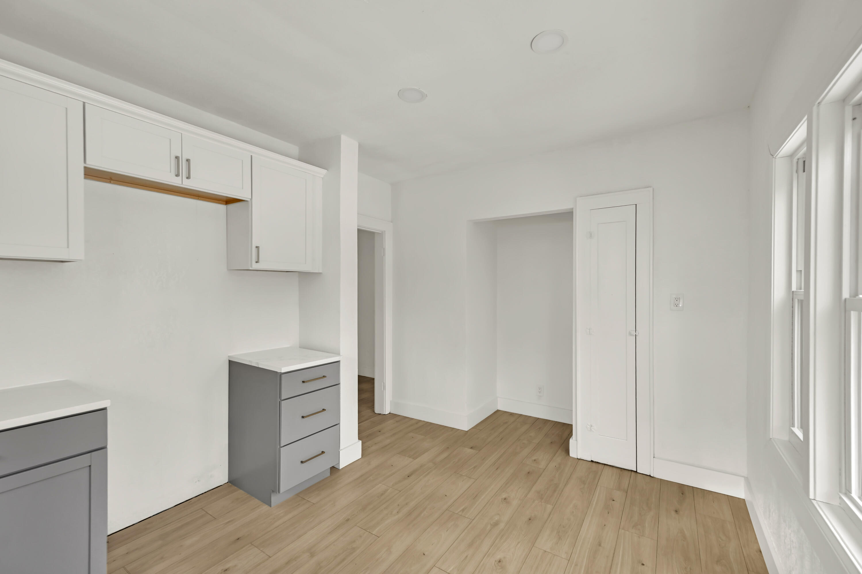 4640 West Scranton Place, Unit 4642 Milwaukee, WI 53216 - Photo 29 of 42 Kitchen - Upper