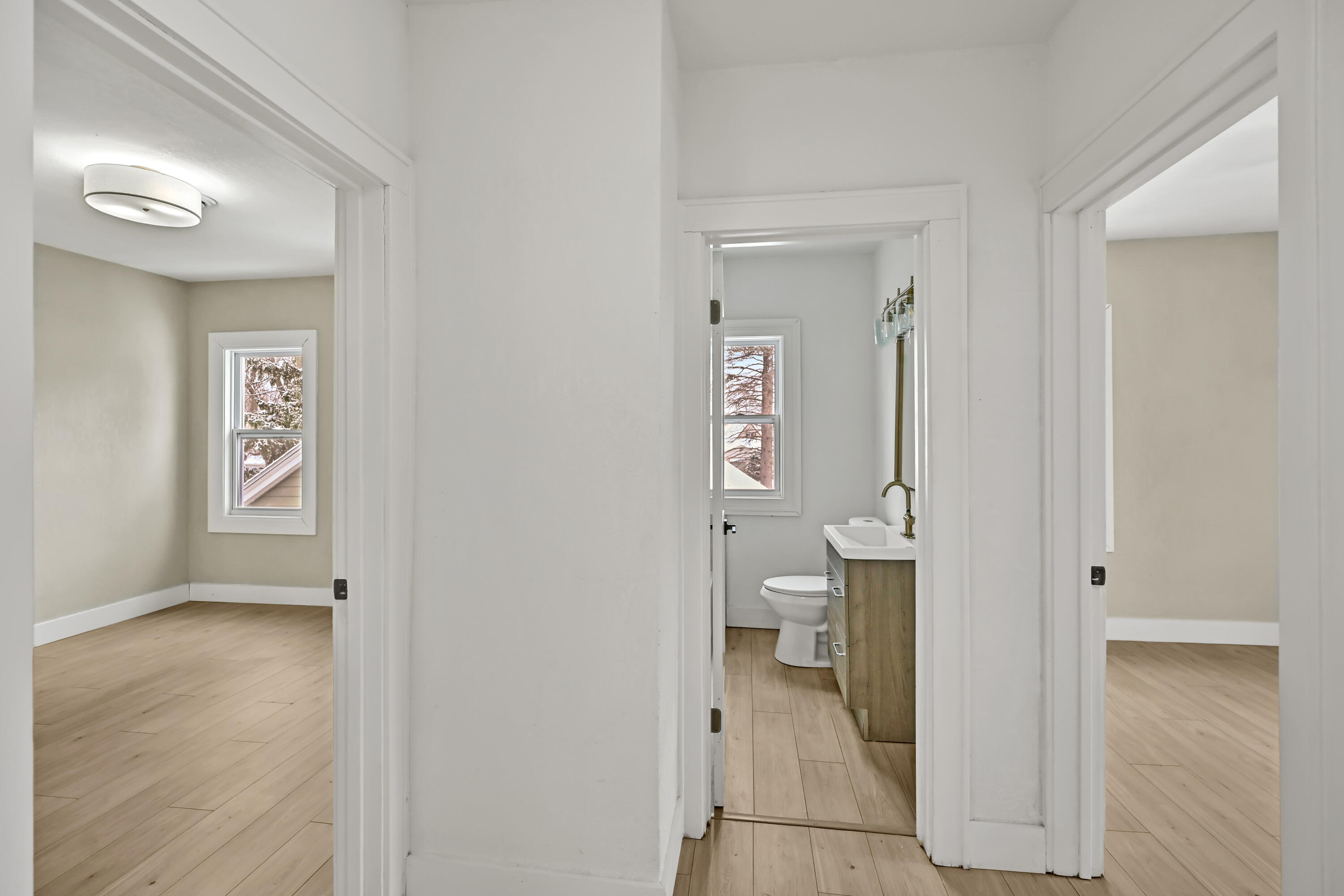 4640 West Scranton Place, Unit 4642 Milwaukee, WI 53216 - Photo 30 of 42 Hallway = Upper