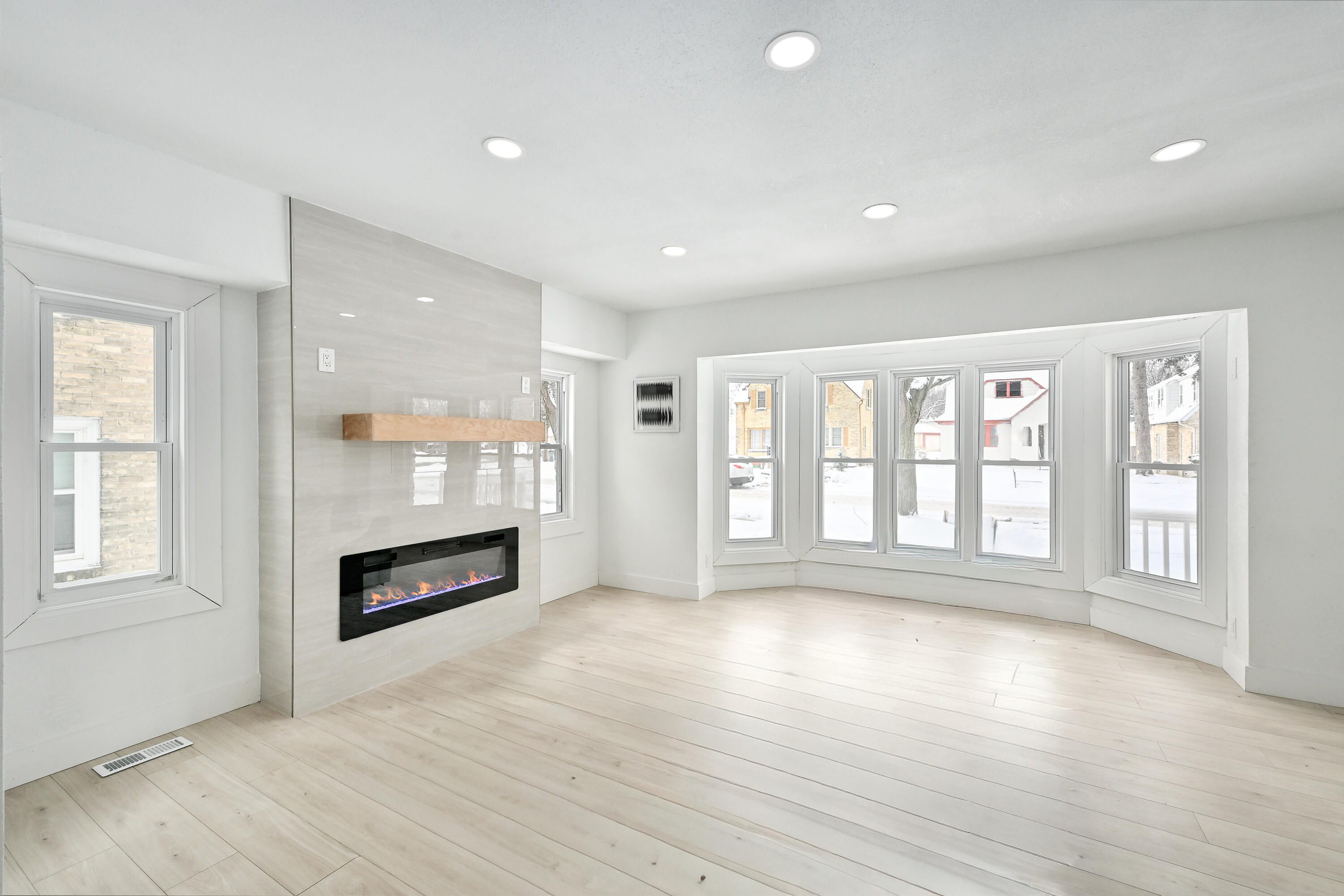 4640 West Scranton Place, Unit 4642 Milwaukee, WI 53216 - Photo 3 of 42 Living Room