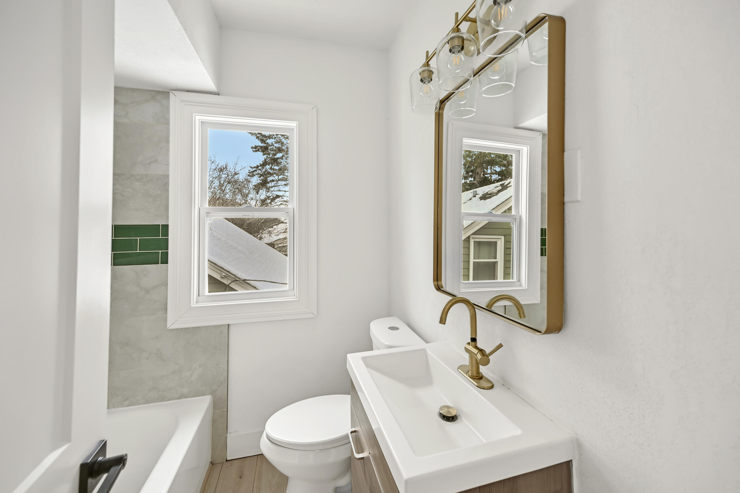 4640 West Scranton Place, Unit 4642 Milwaukee, WI 53216 - Photo 33 of 42 Full Bathroom - Upper