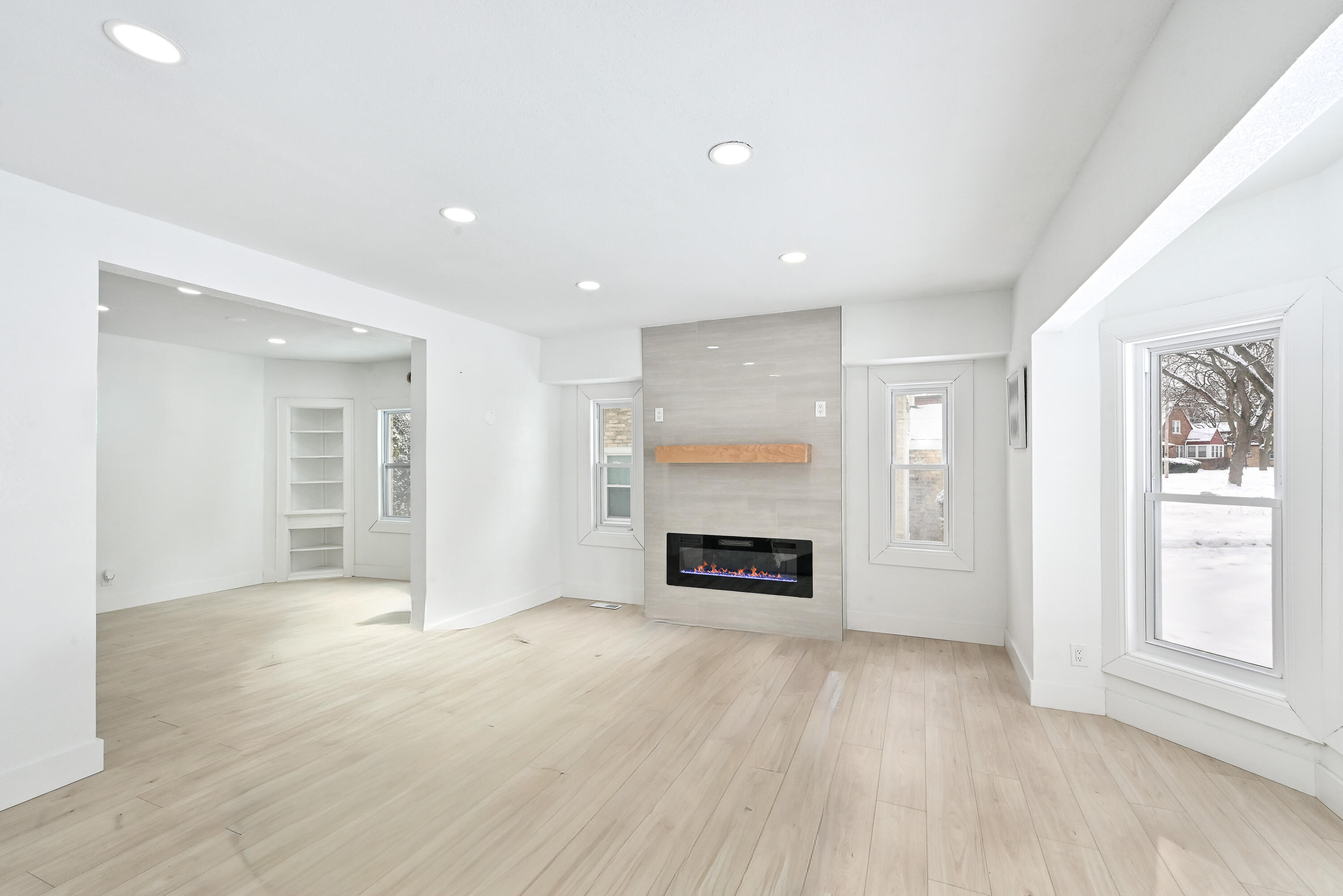 4640 West Scranton Place, Unit 4642 Milwaukee, WI 53216 - Photo 5 of 42 Living Room