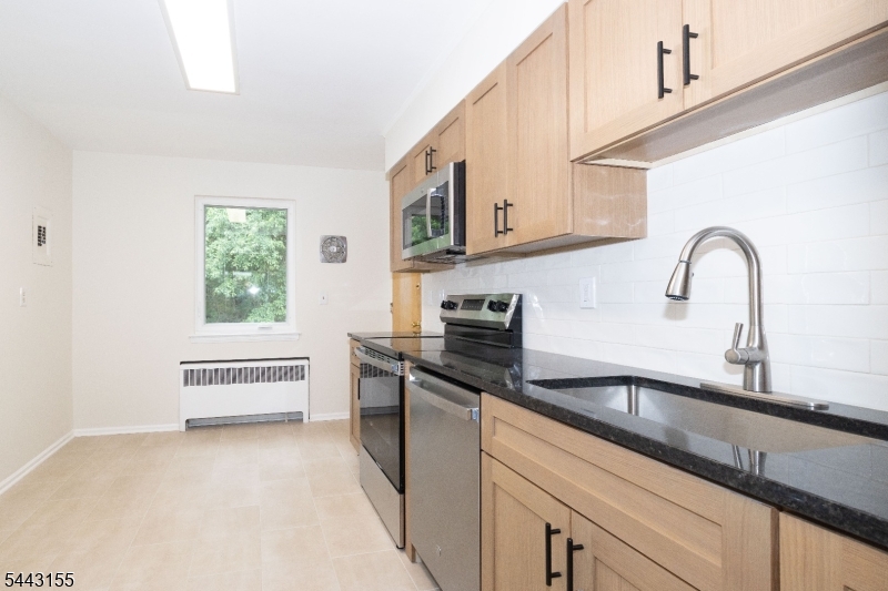 7C Stone Hill Road Springfield, NJ 07081 - Photo 4 of 10 Gallery Image 4