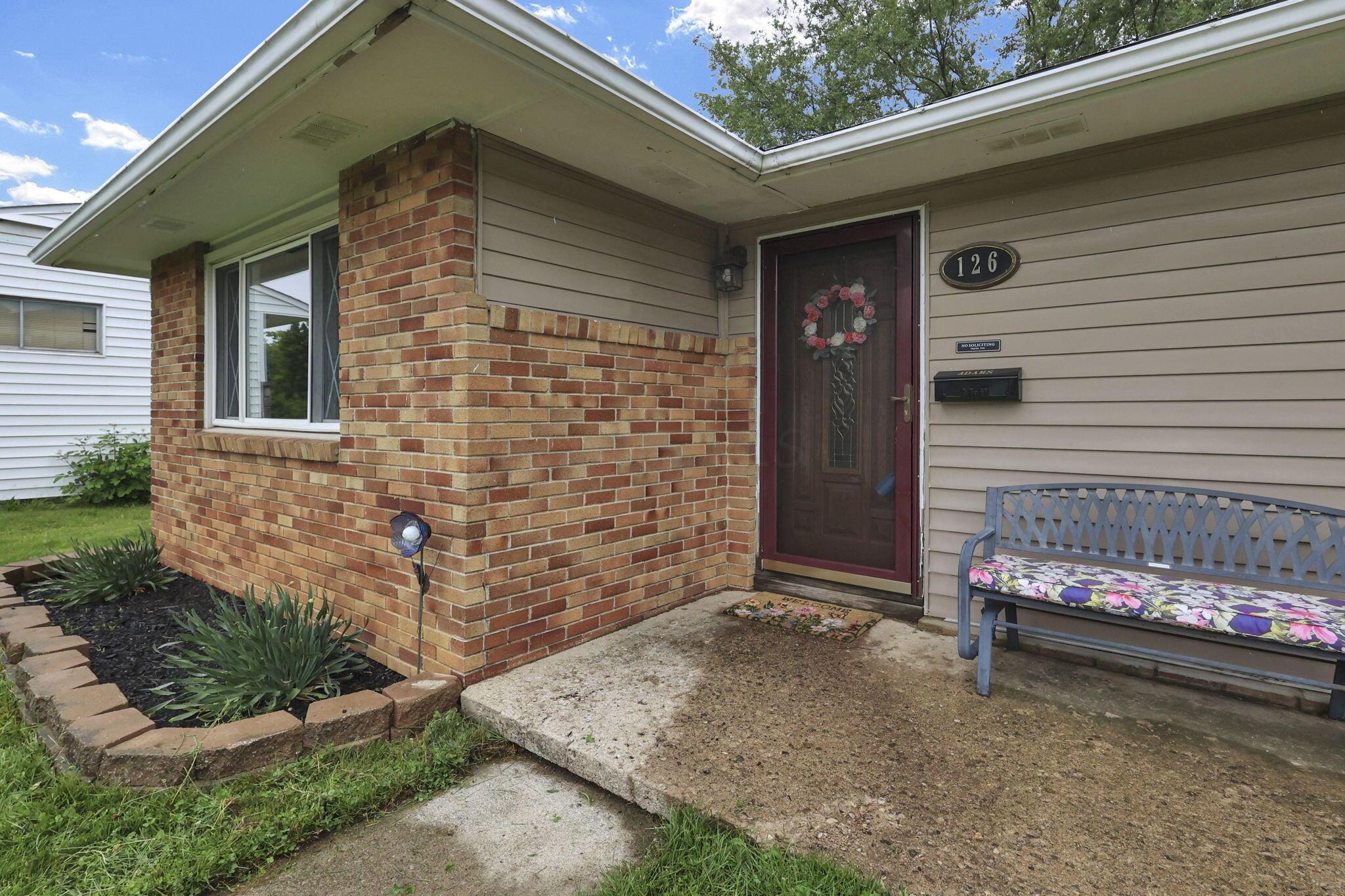 126 Oxley Road Columbus, OH 43228 - Photo 5 of 46