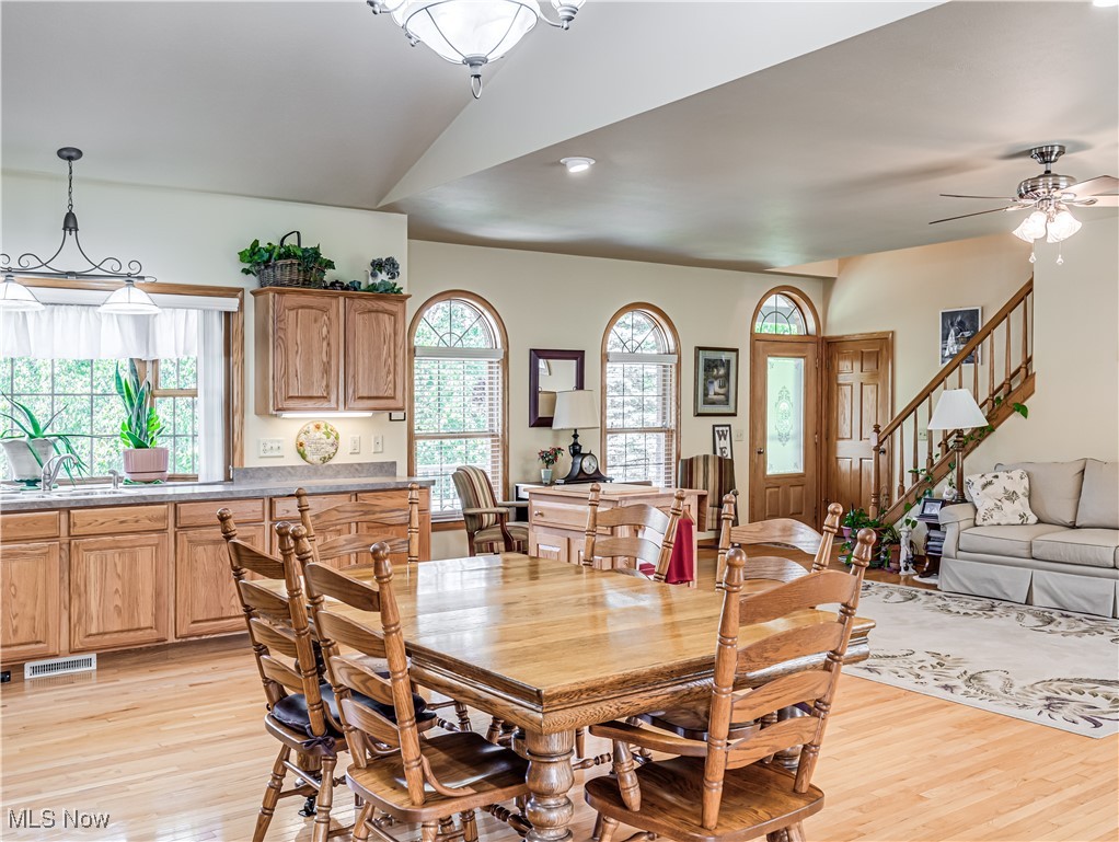 9271 Hubbard Valley Road Seville, OH 44273 - Photo 12 of 44 Great design with the vaulted ceilings.
