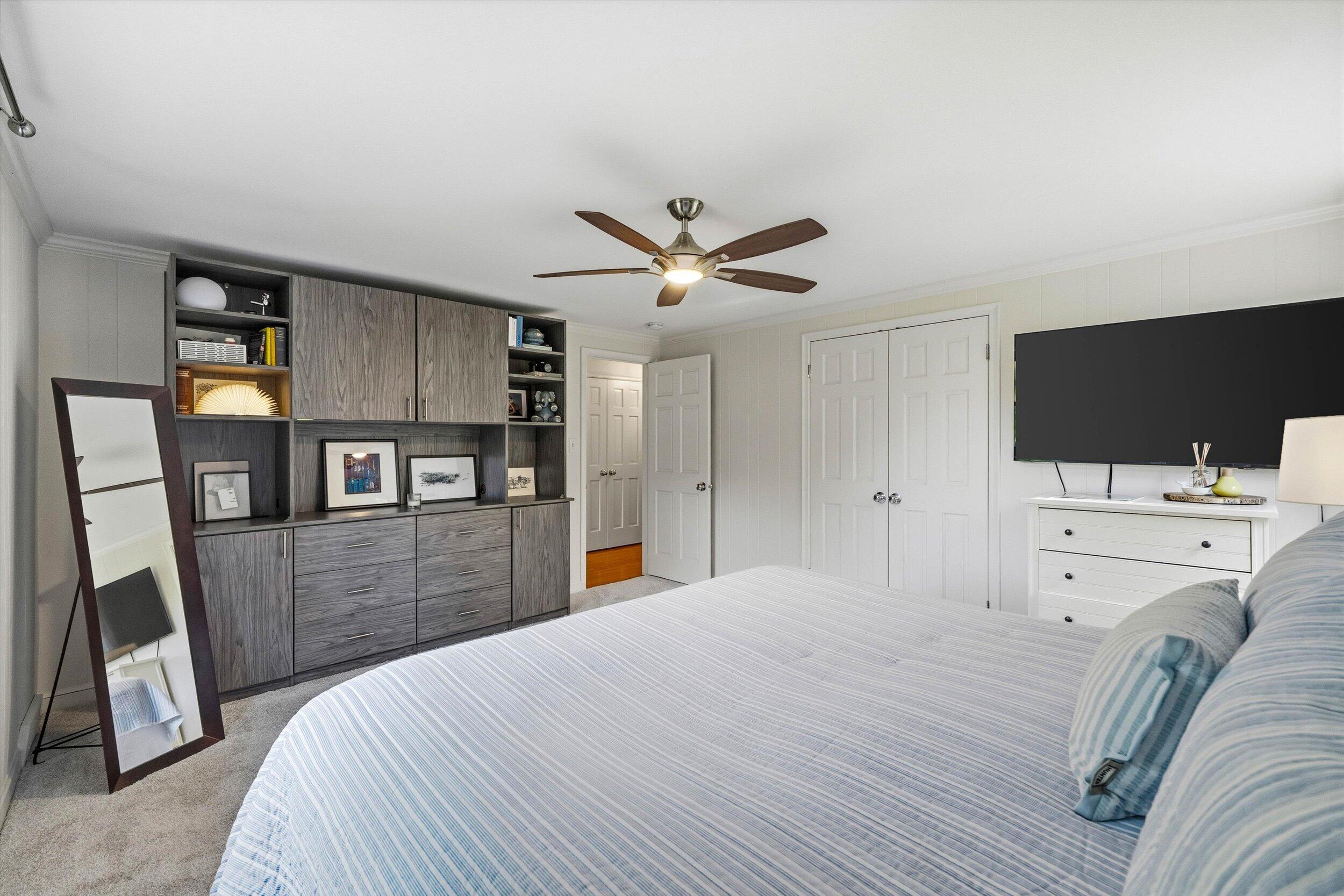 9431 Hawthorne Road Mequon, WI 53097 - Photo 29 of 67 Built-in bookcase in bedroom 3