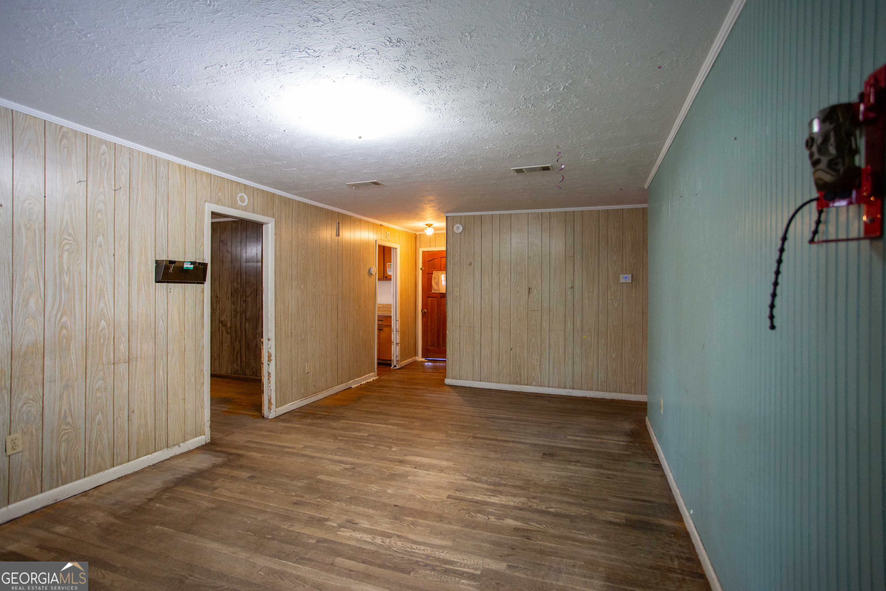 537 City Circle Road Baxley, GA 31513 - Photo 11 of 33 a view of hallway with wooden floor