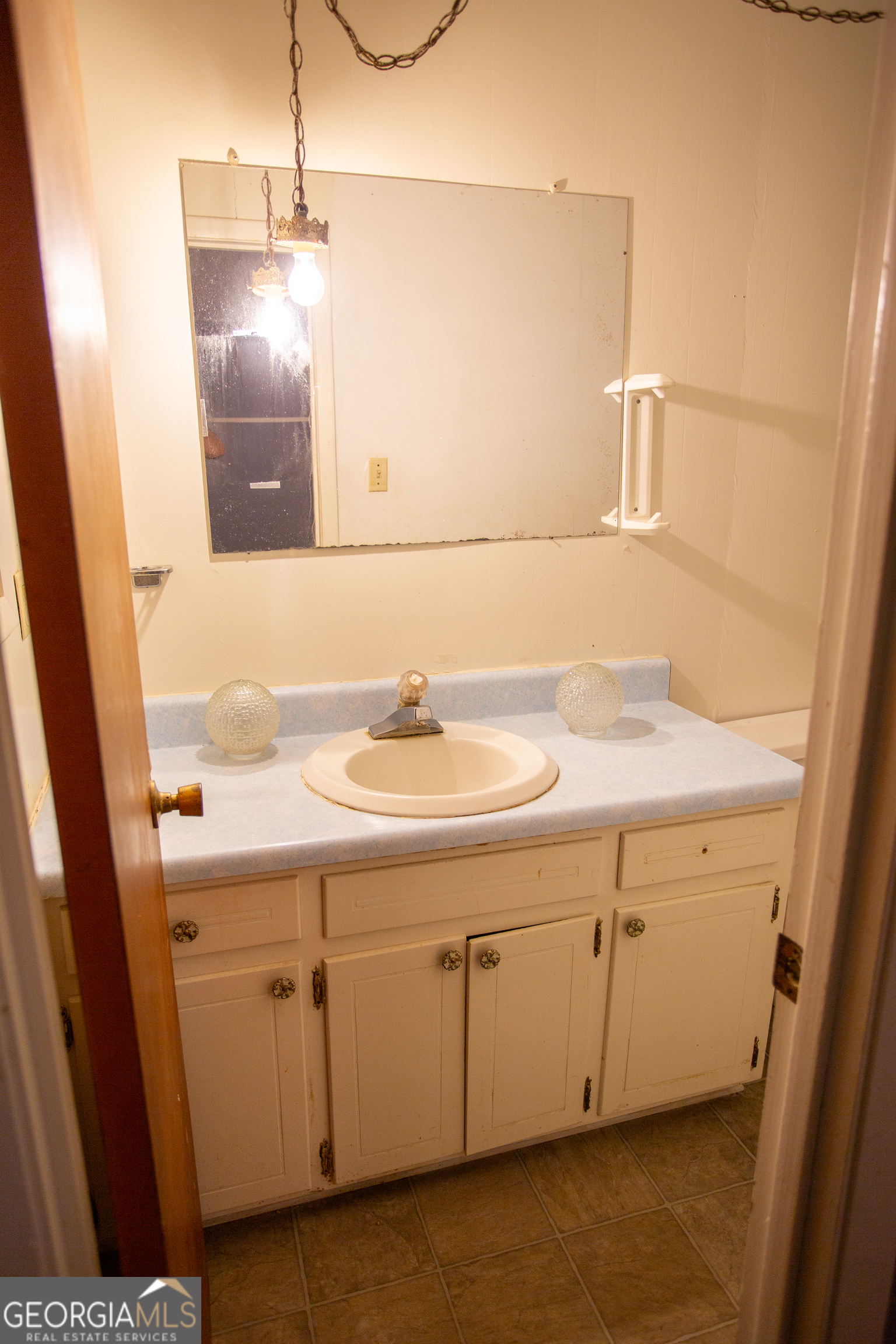 537 City Circle Road Baxley, GA 31513 - Photo 19 of 33 a bathroom with a sink and a mirror