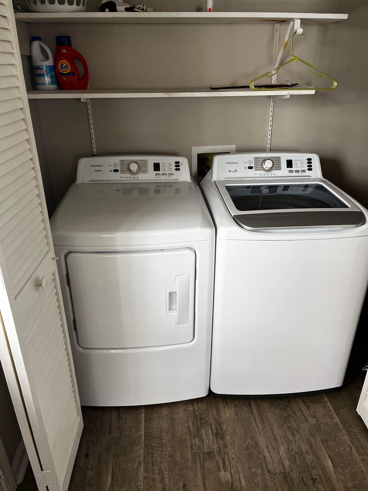 207 Quail Ridge Road Clarksville, TN 37042 - Photo 12 of 12 a utility room with washer and dryer
