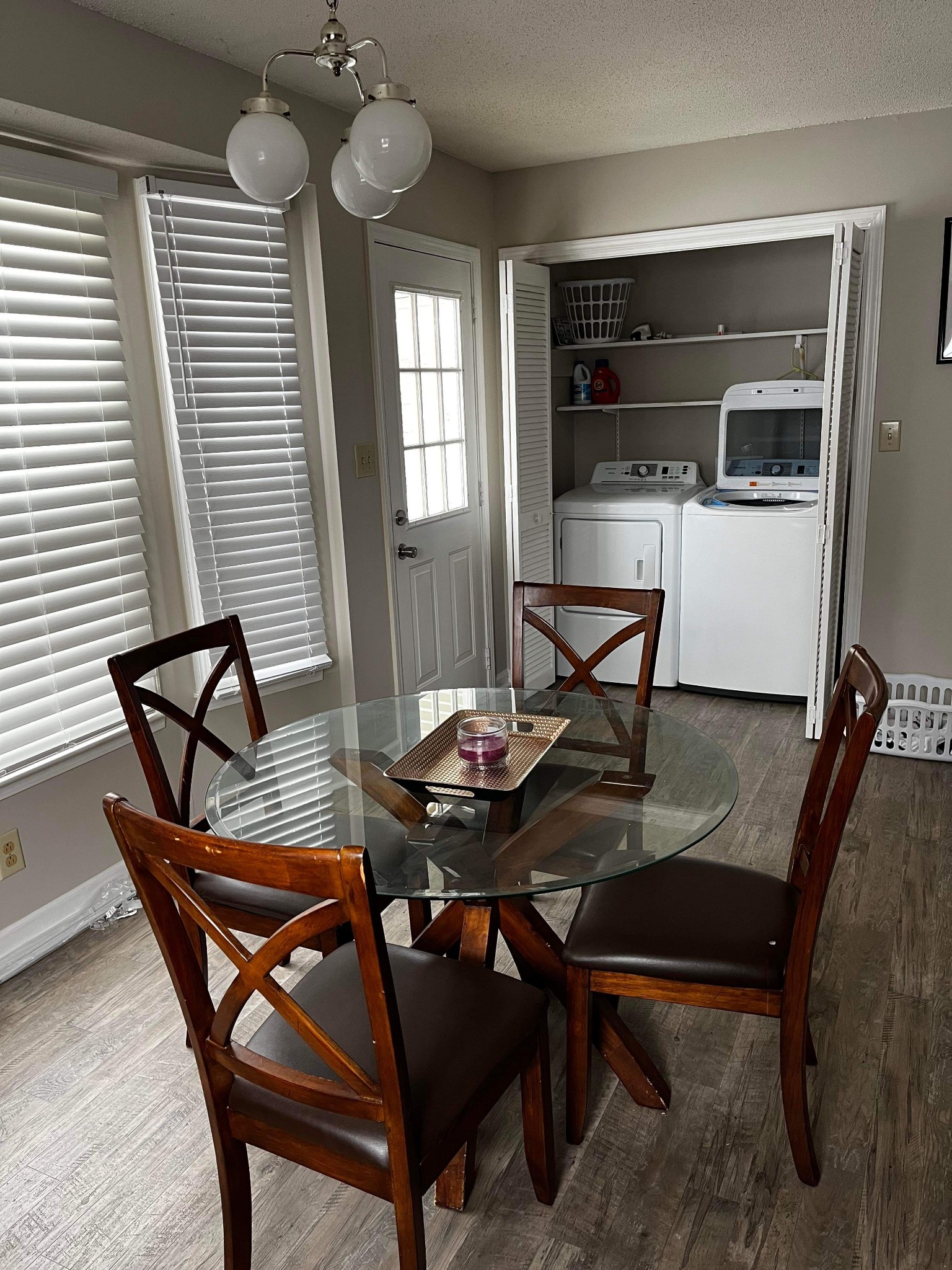 207 Quail Ridge Road Clarksville, TN 37042 - Photo 10 of 12 a patio with table and chairs