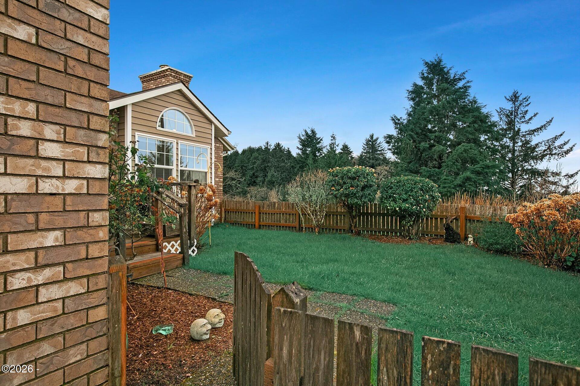 230 Southwest Cedar Street Waldport, OR 97394 - Photo 4 of 50