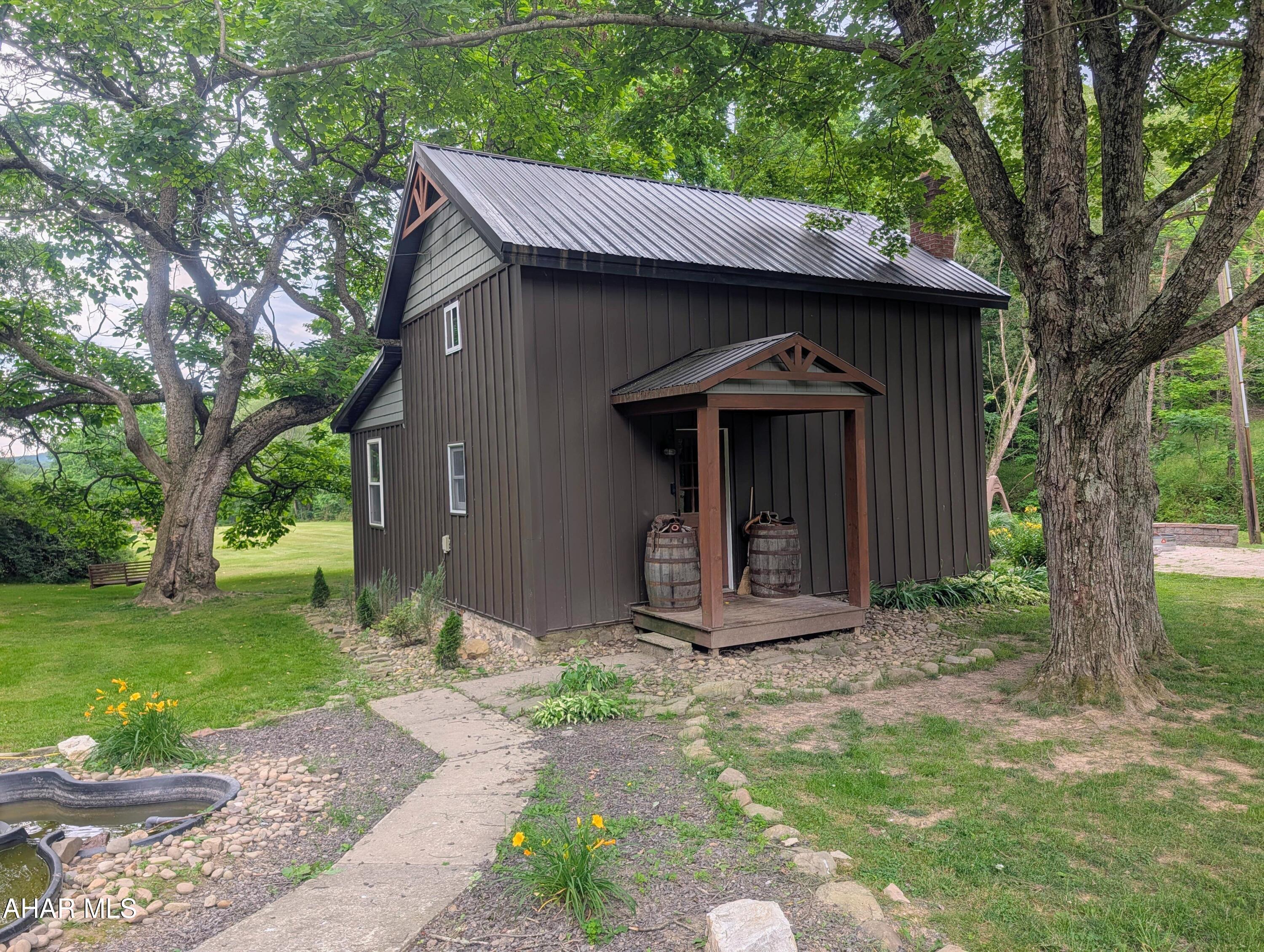 587 Point Road Bedford, PA 15522 - Photo 5 of 92