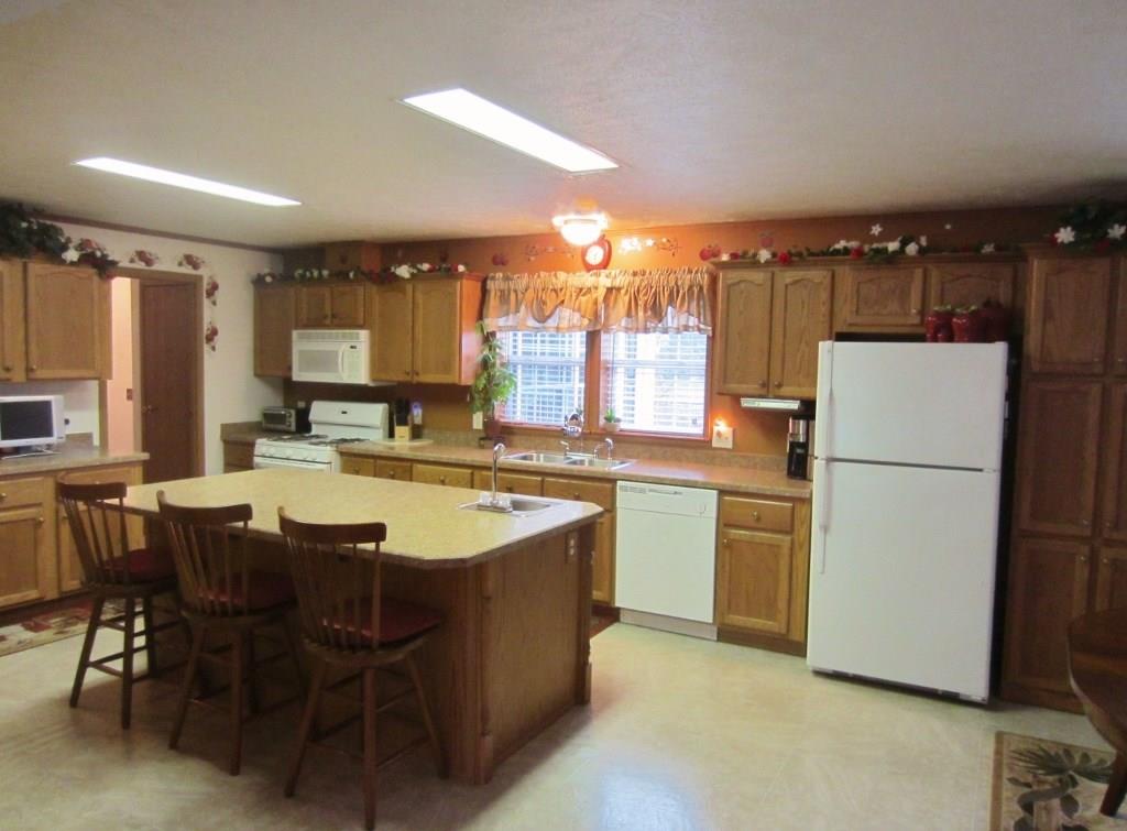 663 Center Road Plum, PA 15239 - Photo 5 of 25 Gallery Image 5