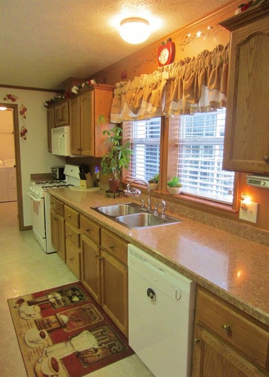 663 Center Road Plum, PA 15239 - Photo 6 of 25 Gallery Image 6