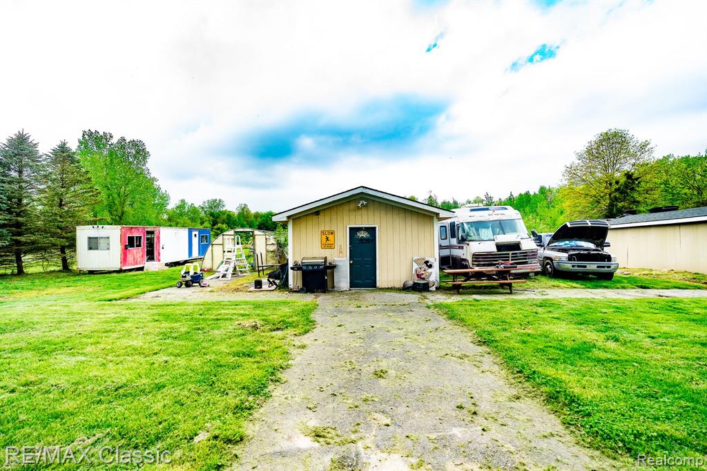 23160 Karr Road Belleville, MI 48111 - Photo 31 of 37 Gallery Image 31