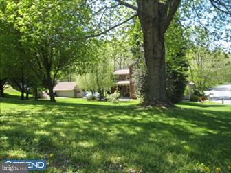 278 Parkview Road Reading, PA 19606 - Photo 2 of 6 Gallery Image 2