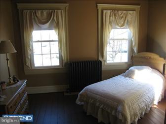 278 Parkview Road Reading, PA 19606 - Photo 4 of 6 Gallery Image 4