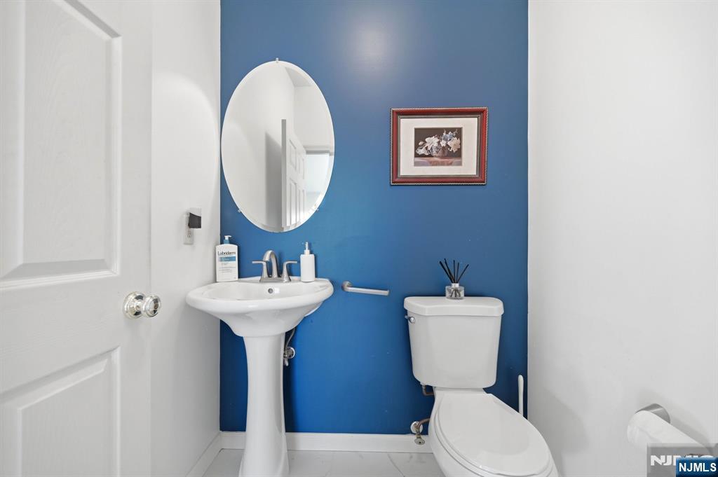 19 Colmart Way Bridgewater, NJ 08807 - Photo 7 of 44
