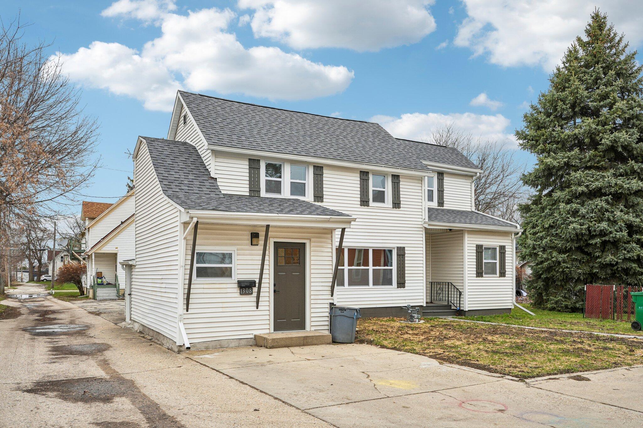 1308 69th Street Kenosha, WI 53143 - Photo 8 of 43 8-web-or-mls-69th St-S0204-008