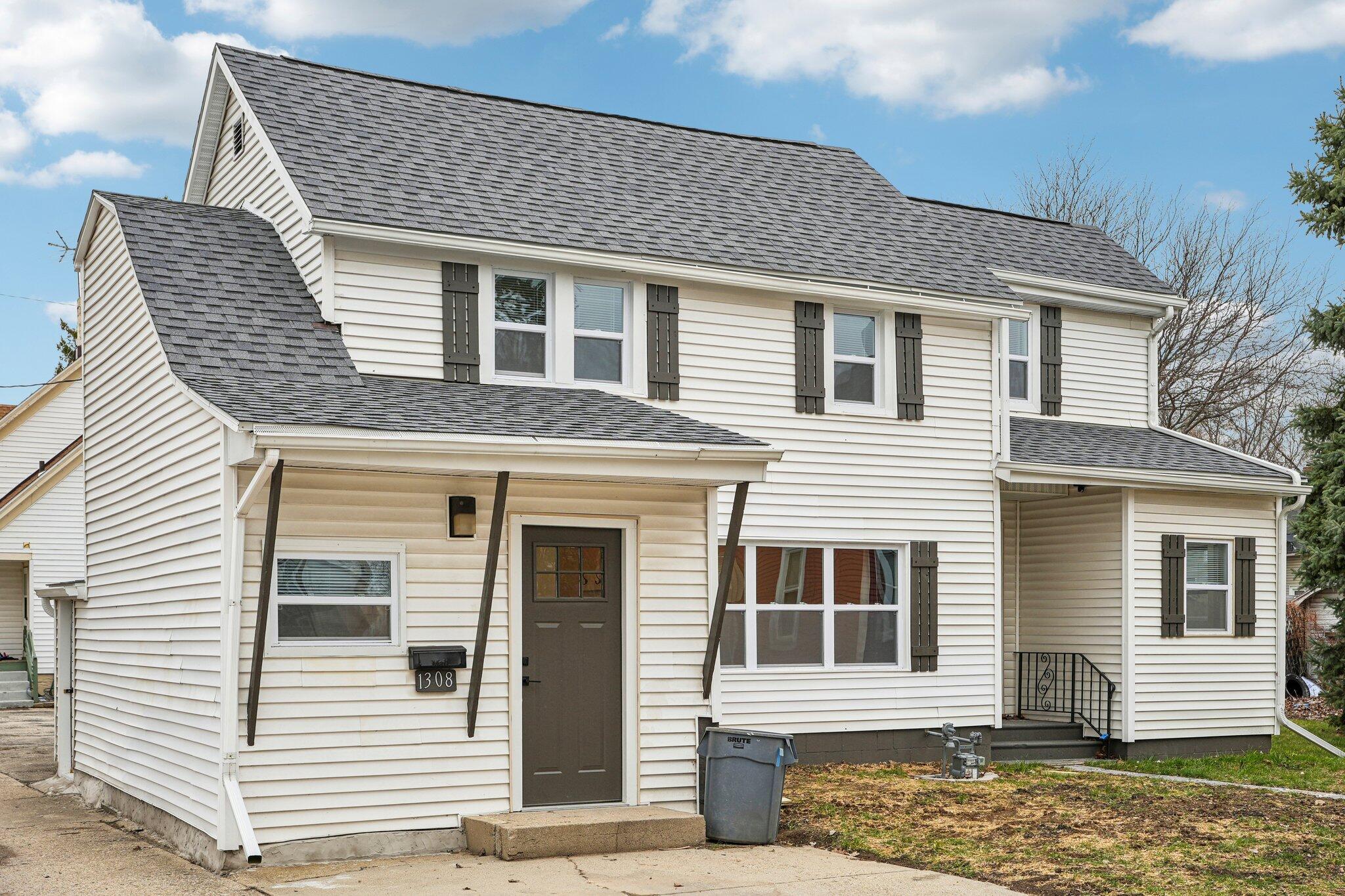 1308 69th Street Kenosha, WI 53143 - Photo 9 of 43 9-web-or-mls-69th St-S0204-009