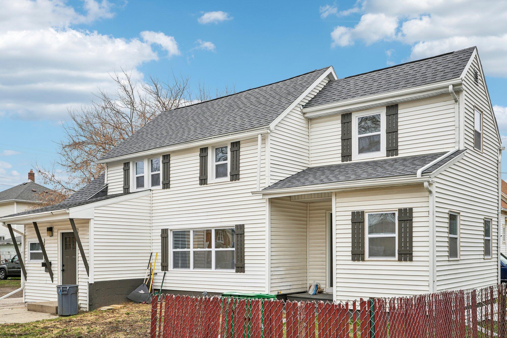 1308 69th Street Kenosha, WI 53143 - Photo 4 of 43 4-web-or-mls-69th St-S0204-004