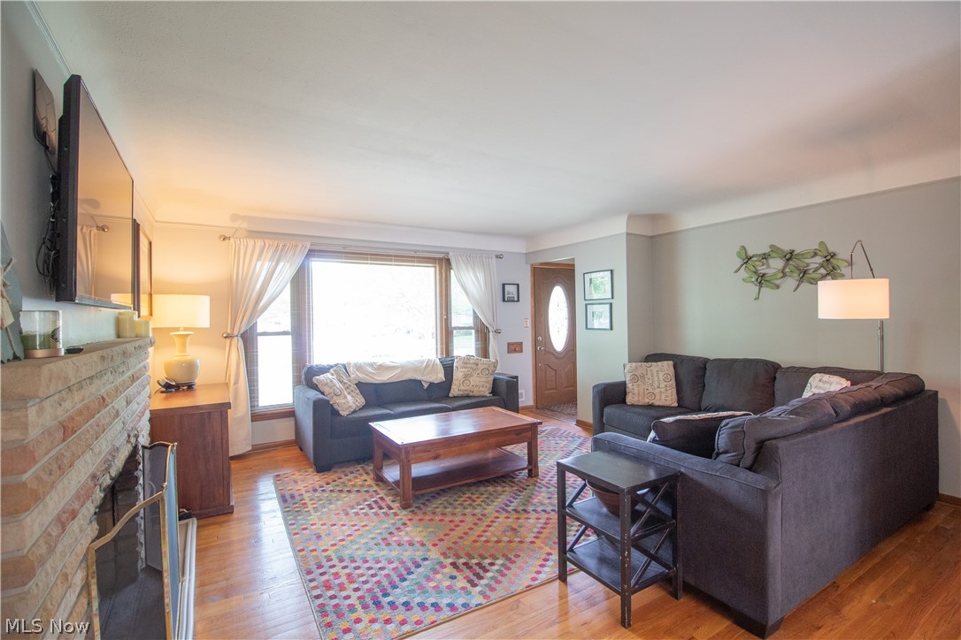9909 Reichert Road Cleveland, OH 44130 - Photo 9 of 29