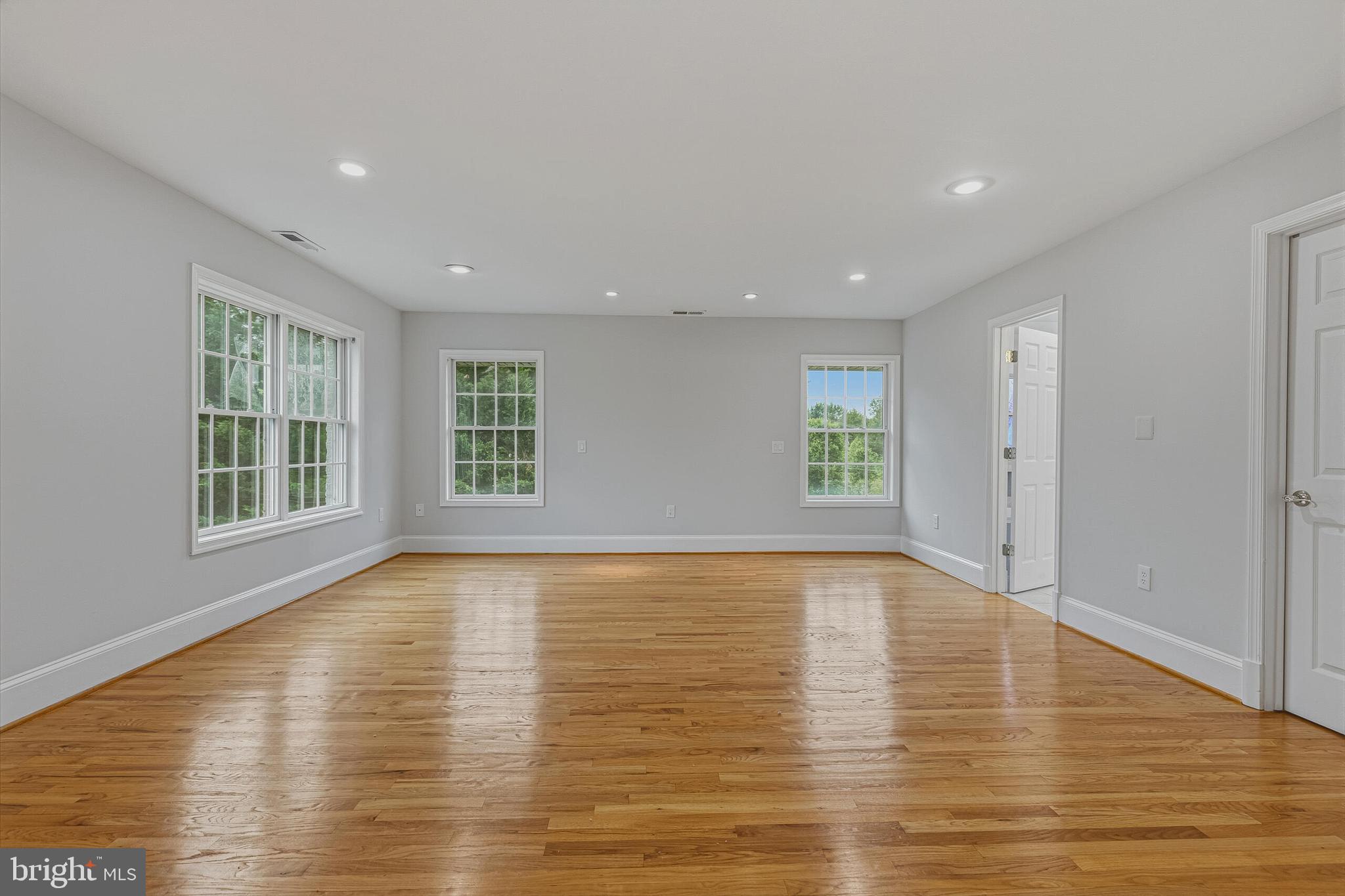 837 Seneca Road Great Falls, VA 22066 - Photo 31 of 49