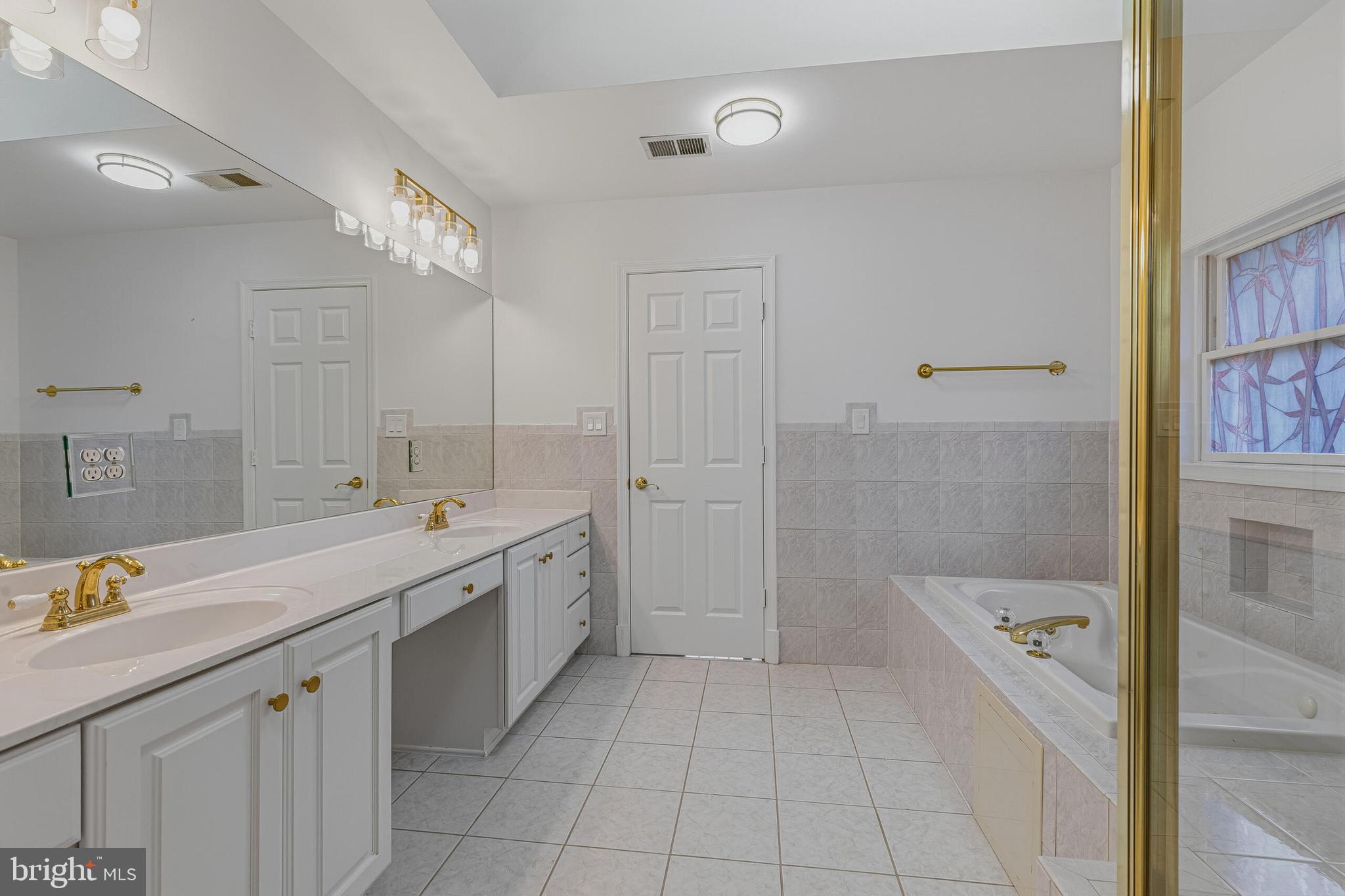 837 Seneca Road Great Falls, VA 22066 - Photo 37 of 49