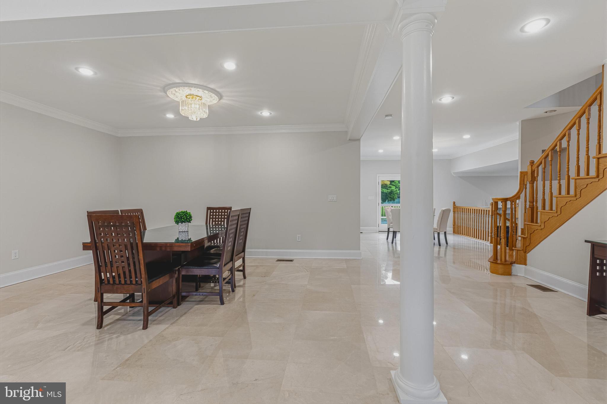 837 Seneca Road Great Falls, VA 22066 - Photo 9 of 49