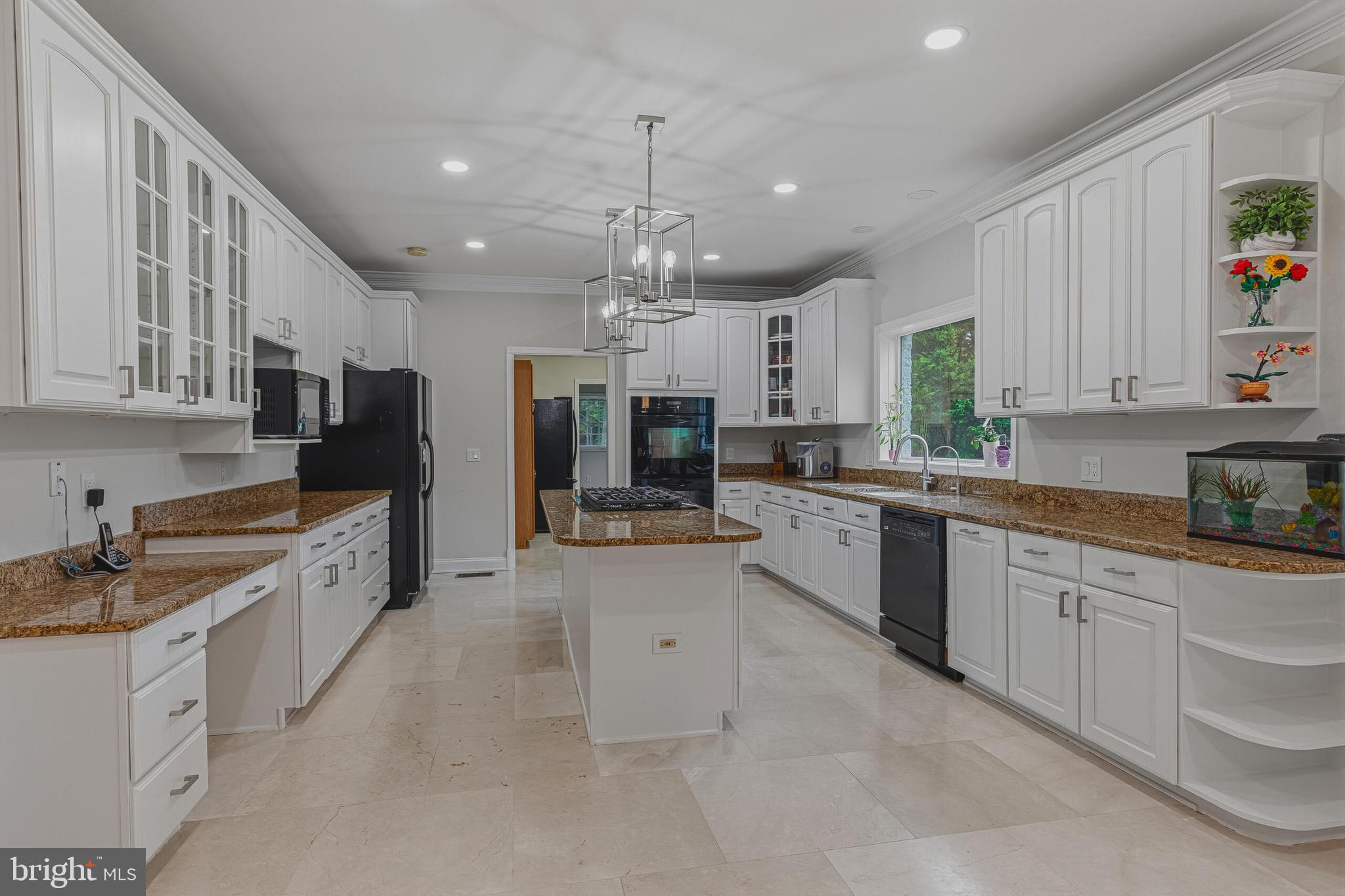 837 Seneca Road Great Falls, VA 22066 - Photo 10 of 49