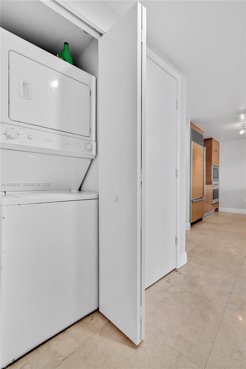 465 Brickell Avenue, Unit 917 Miami, FL 33131 - Photo 15 of 21