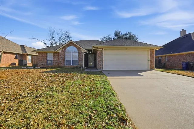 $275,000 | 1025 Matthew Street, Burleson, TX 76028