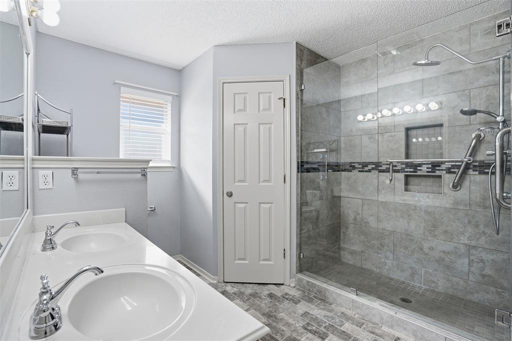 1025 Matthew Street Burleson, TX 76028 - Photo 13 of 30