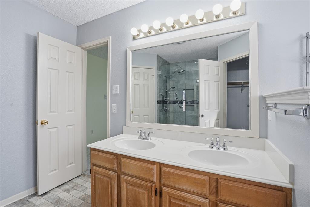 1025 Matthew Street Burleson, TX 76028 - Photo 14 of 30