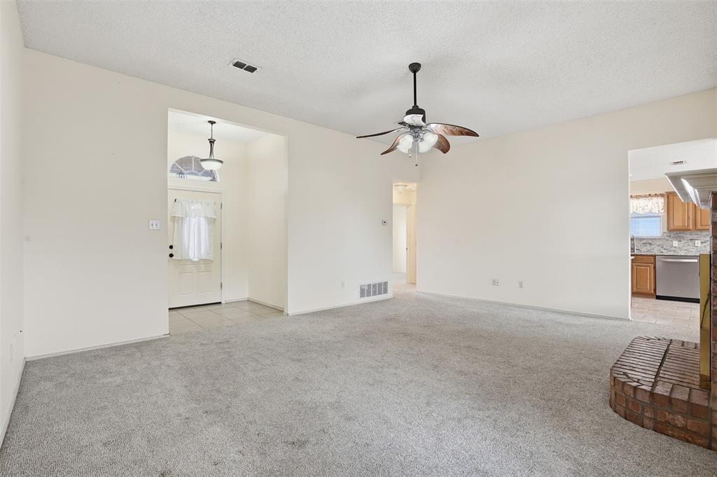 1025 Matthew Street Burleson, TX 76028 - Photo 16 of 30