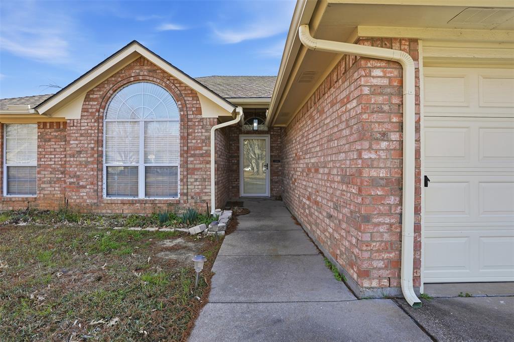 1025 Matthew Street Burleson, TX 76028 - Photo 4 of 30