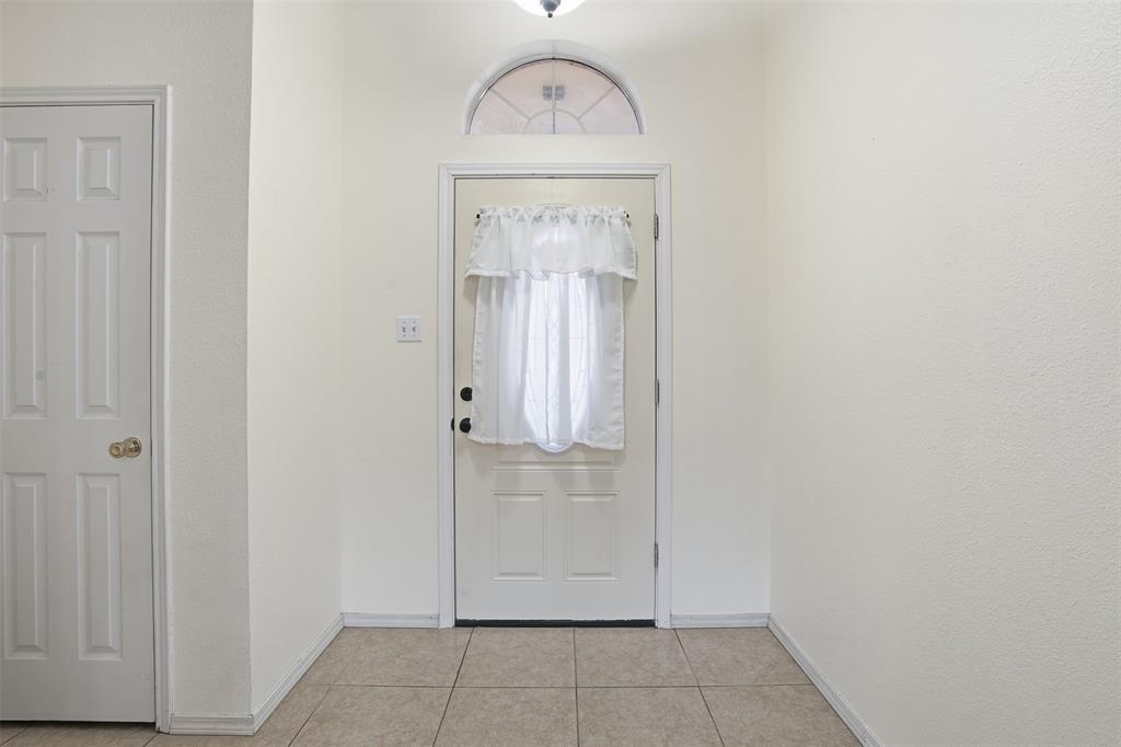 1025 Matthew Street Burleson, TX 76028 - Photo 5 of 30