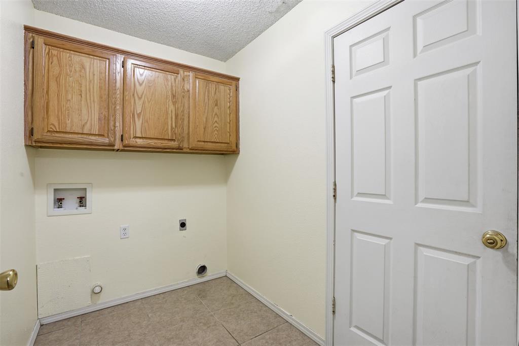 1025 Matthew Street Burleson, TX 76028 - Photo 6 of 30