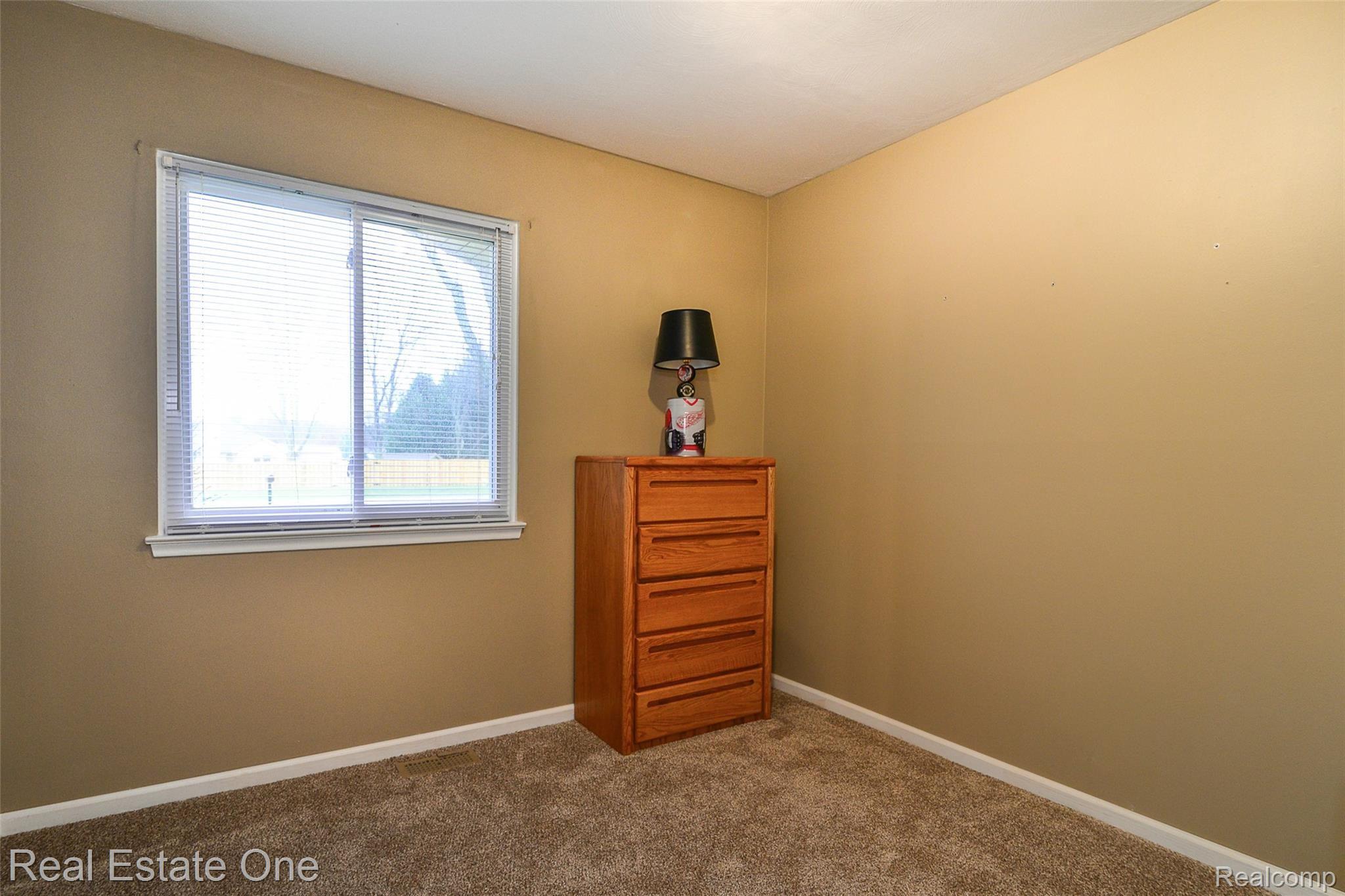 6920 Winans Lake Road Brighton, MI 48116 - Photo 18 of 28 Bedroom 2